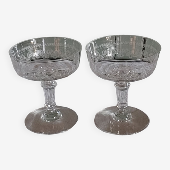 2 Coupes à champagne en cristal de Baccarat beau modèle gravé vers 1900