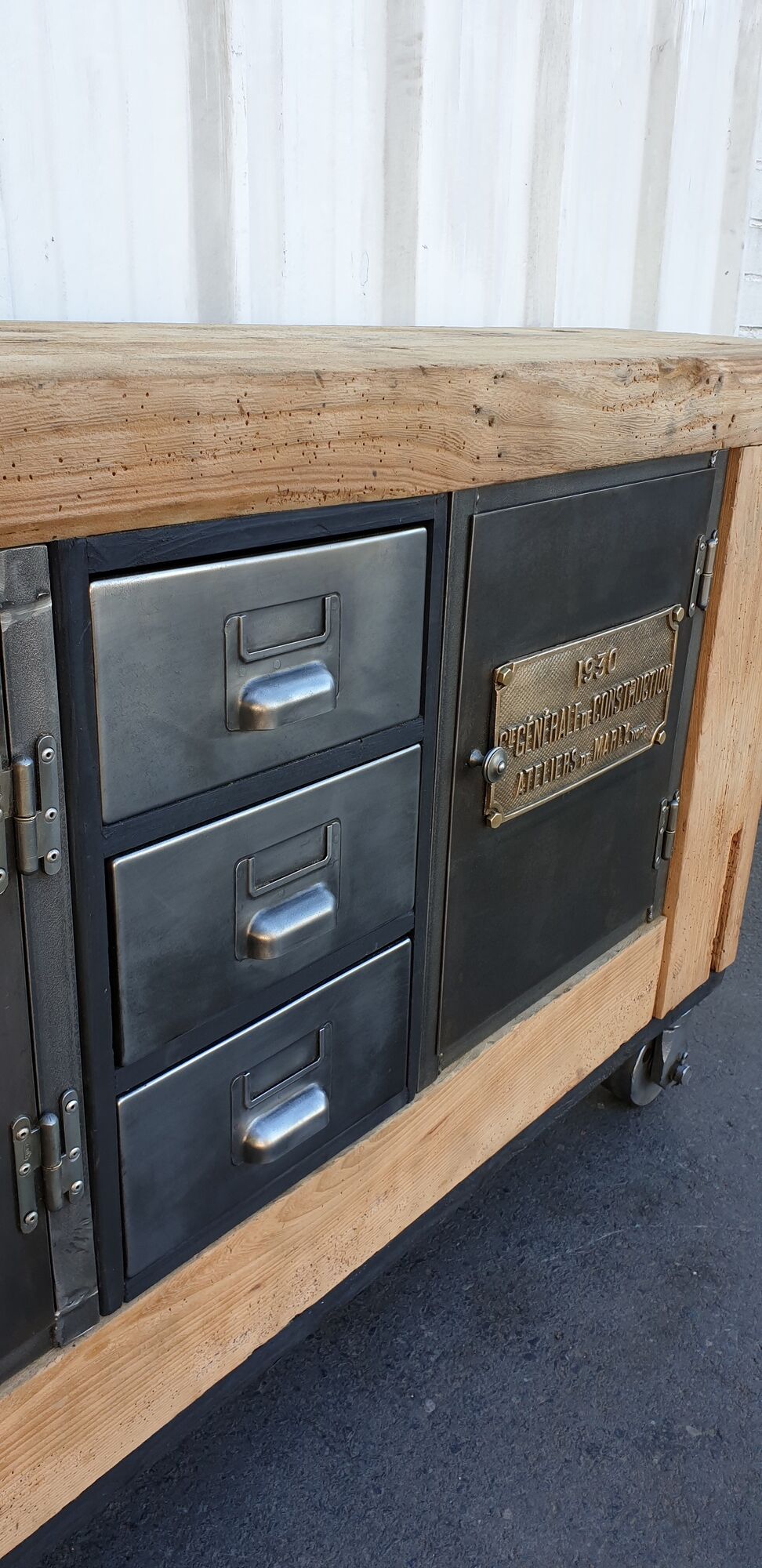 Industrial workbench