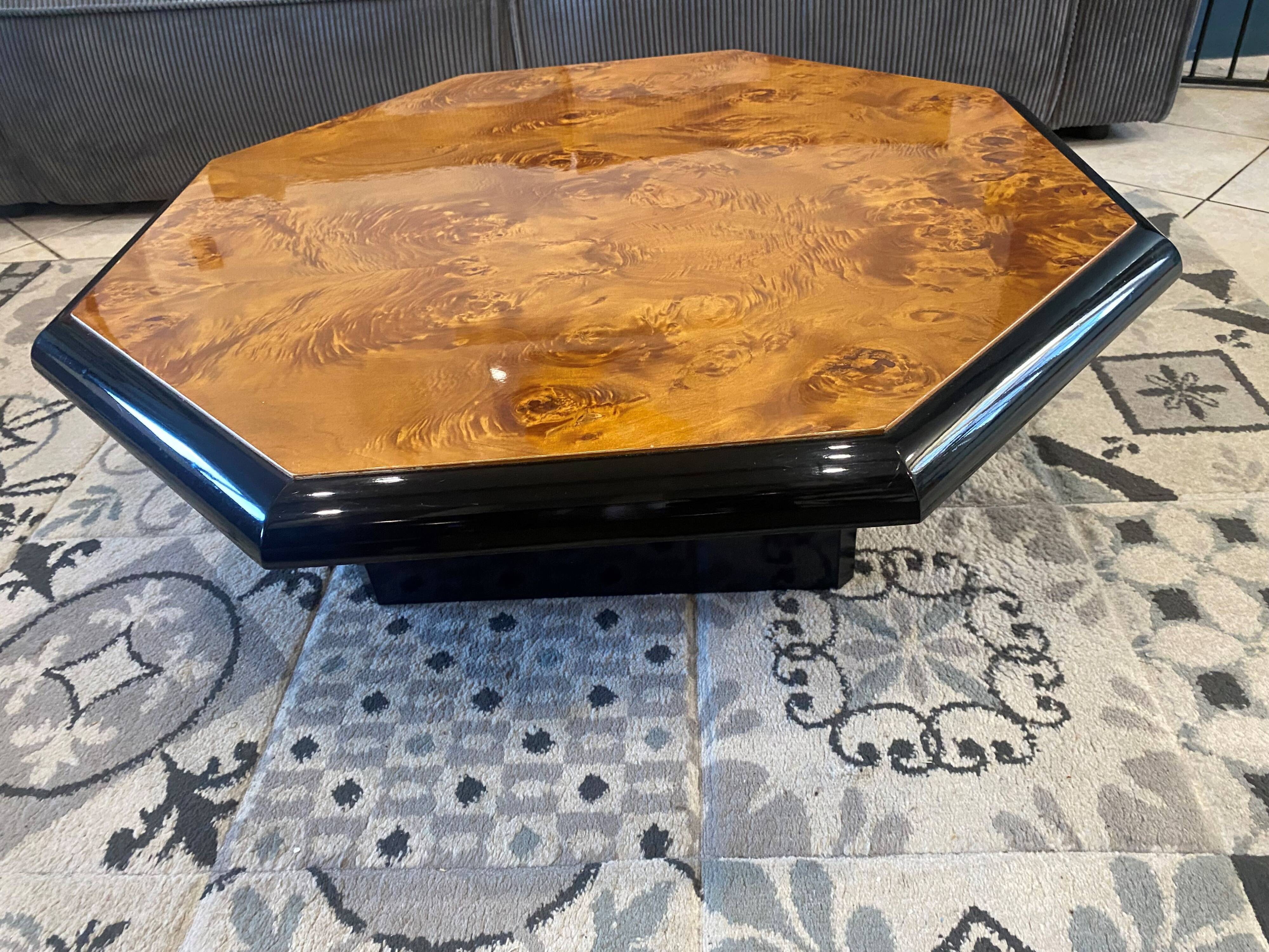 Table basse en loupe d’orme vintage 70s