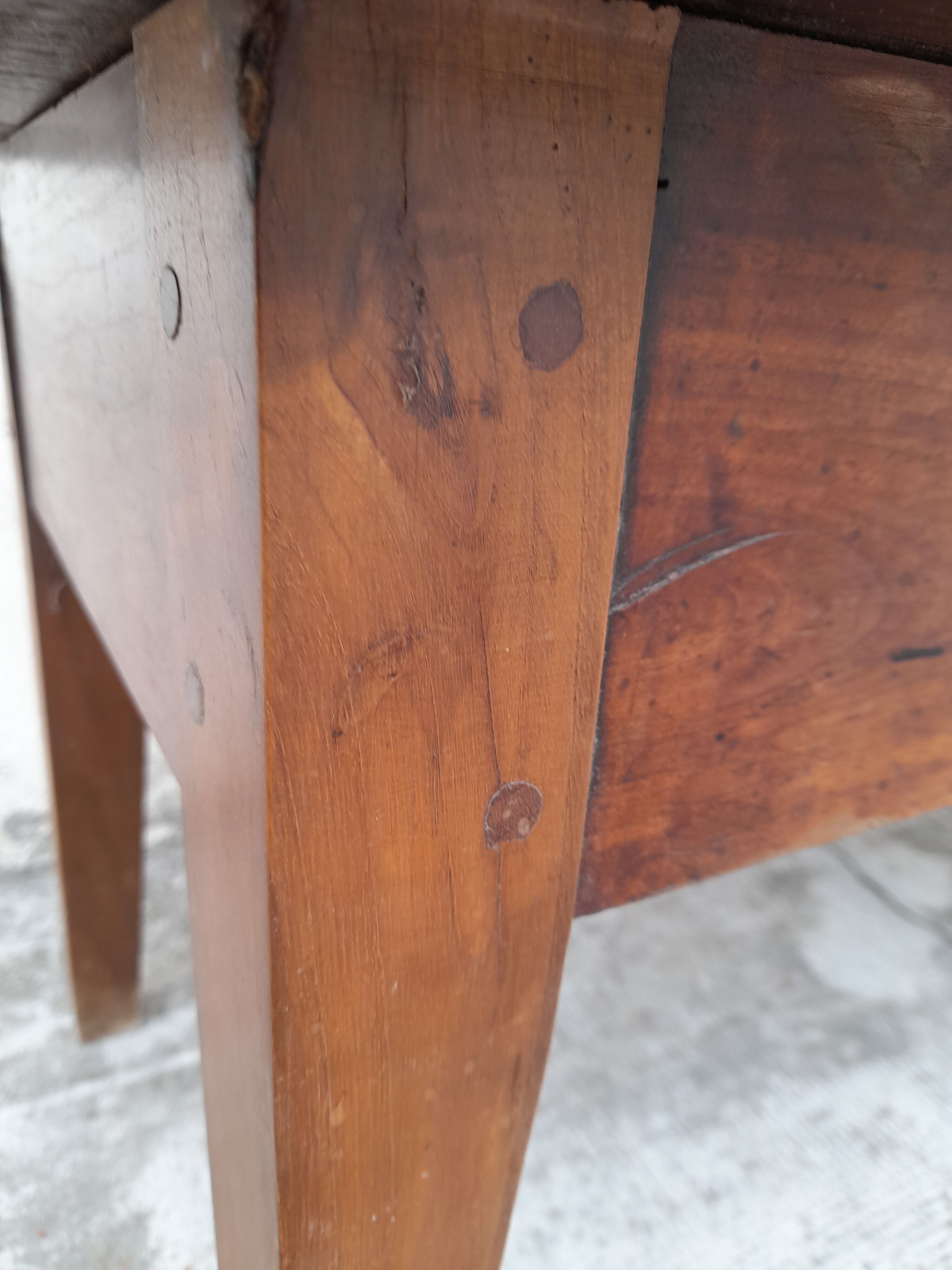 Table basse de ferme rustique en fruitier 1900