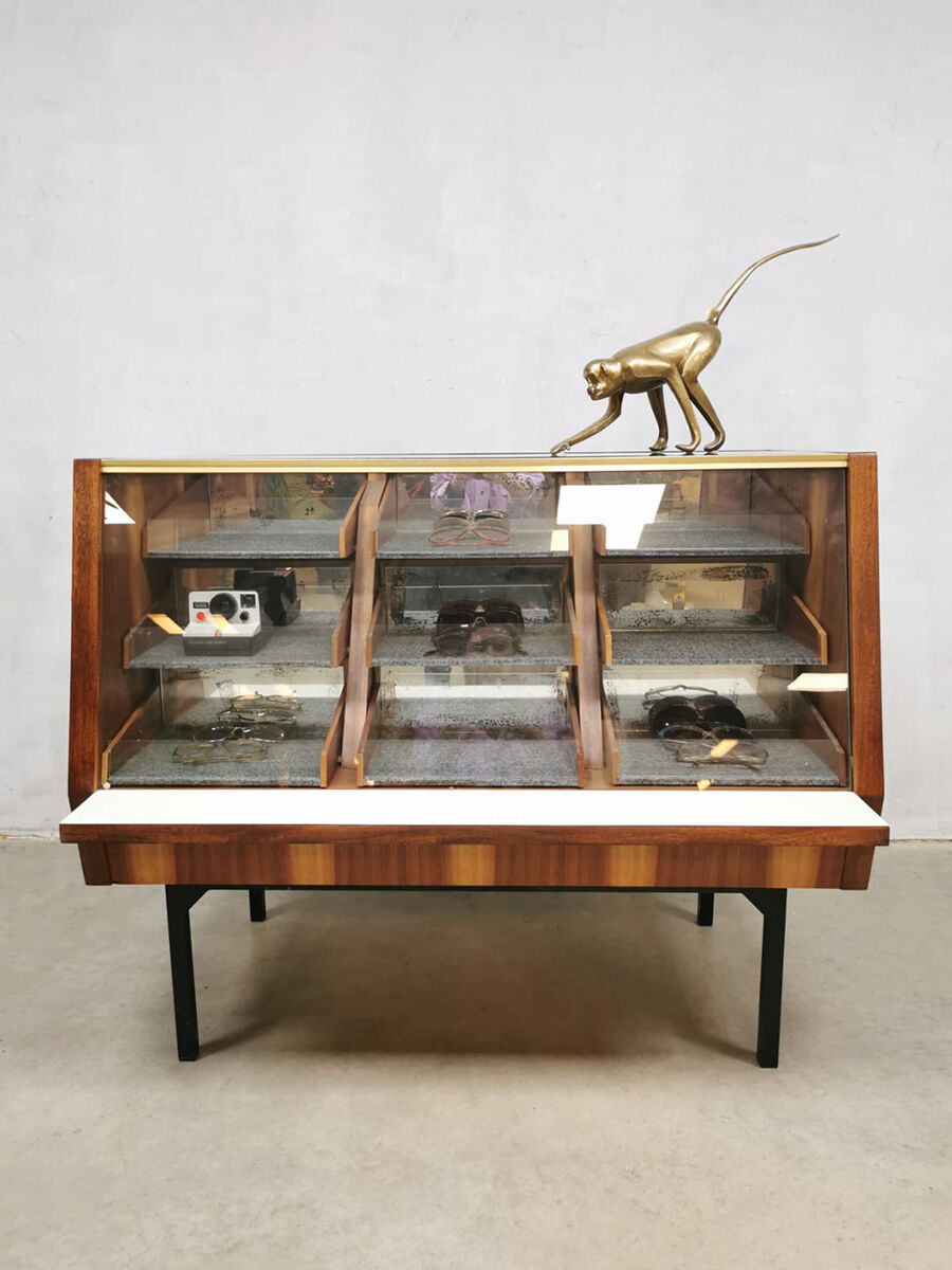 Vintage shop counter ‘Minimalism’