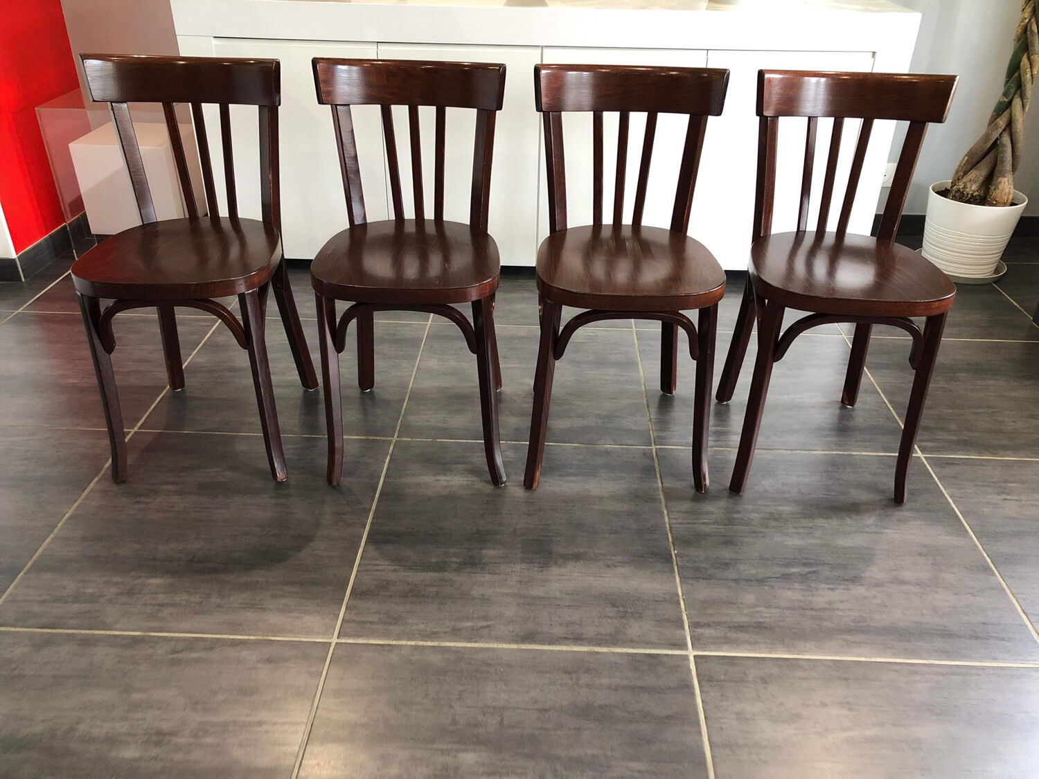 Suite de 4 chaises de bistrot Baumann vintage