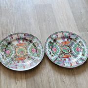 2 assiettes chinoises porcelaine polychrome et or Canton XXème
