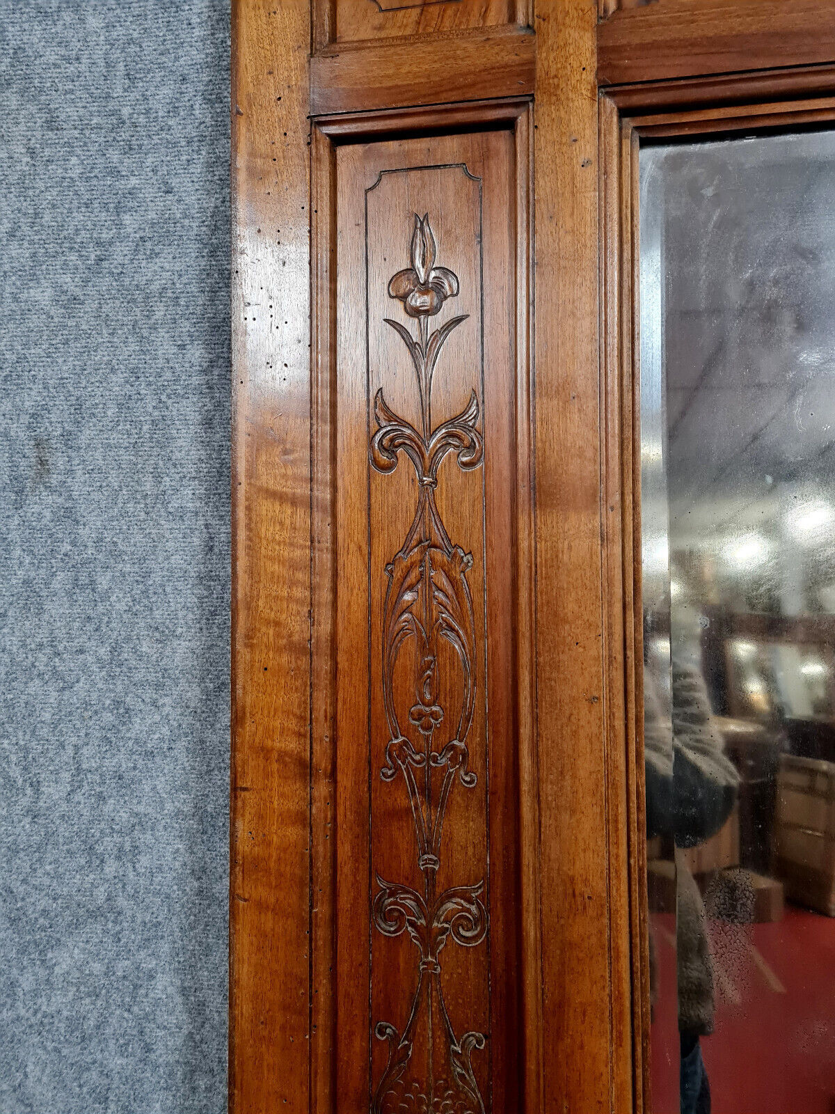 Renaissance style woodwork mirror in walnut circa 1850