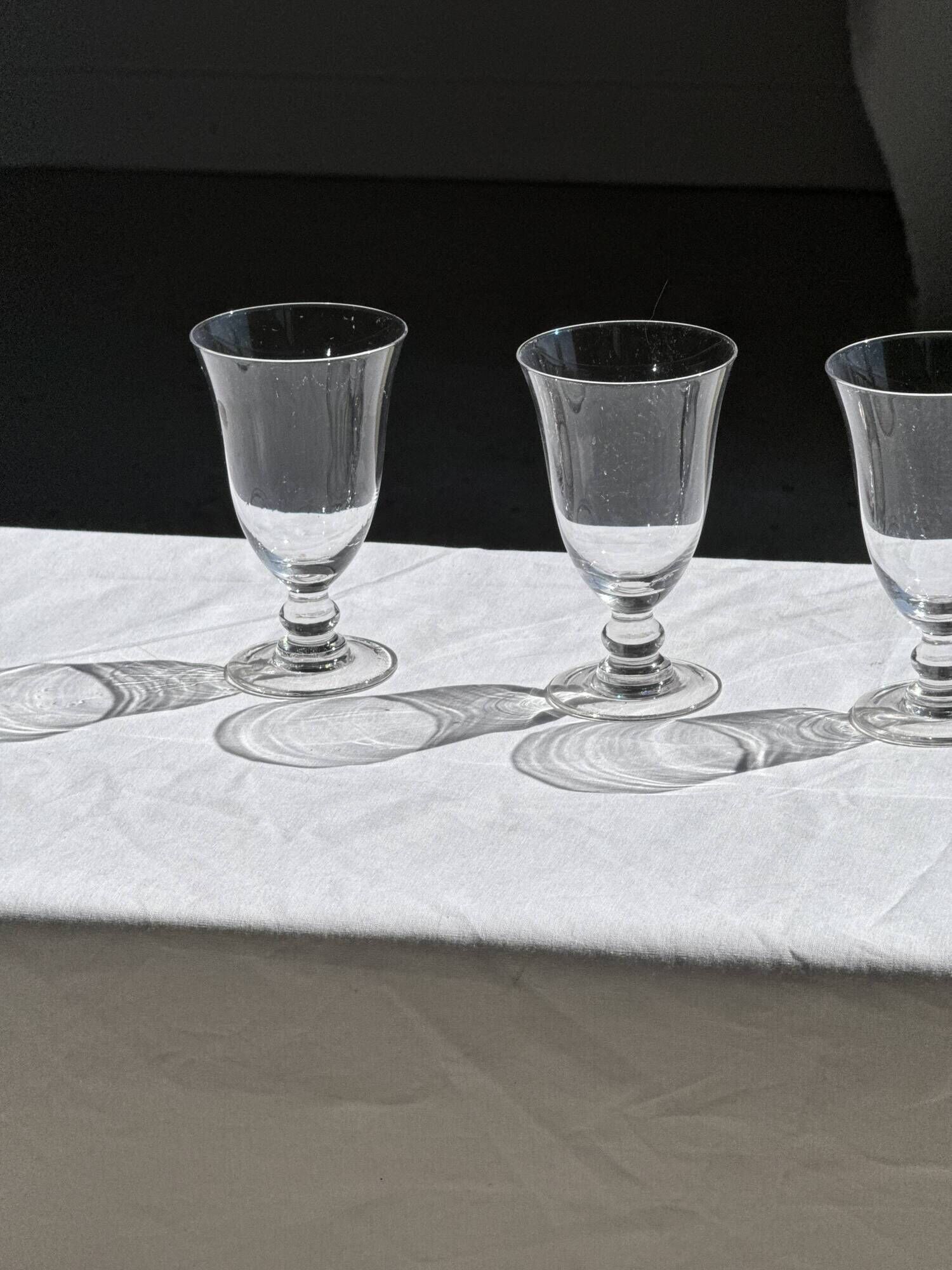 Set of 3 vintage stemmed glasses in clear glass H14 D10