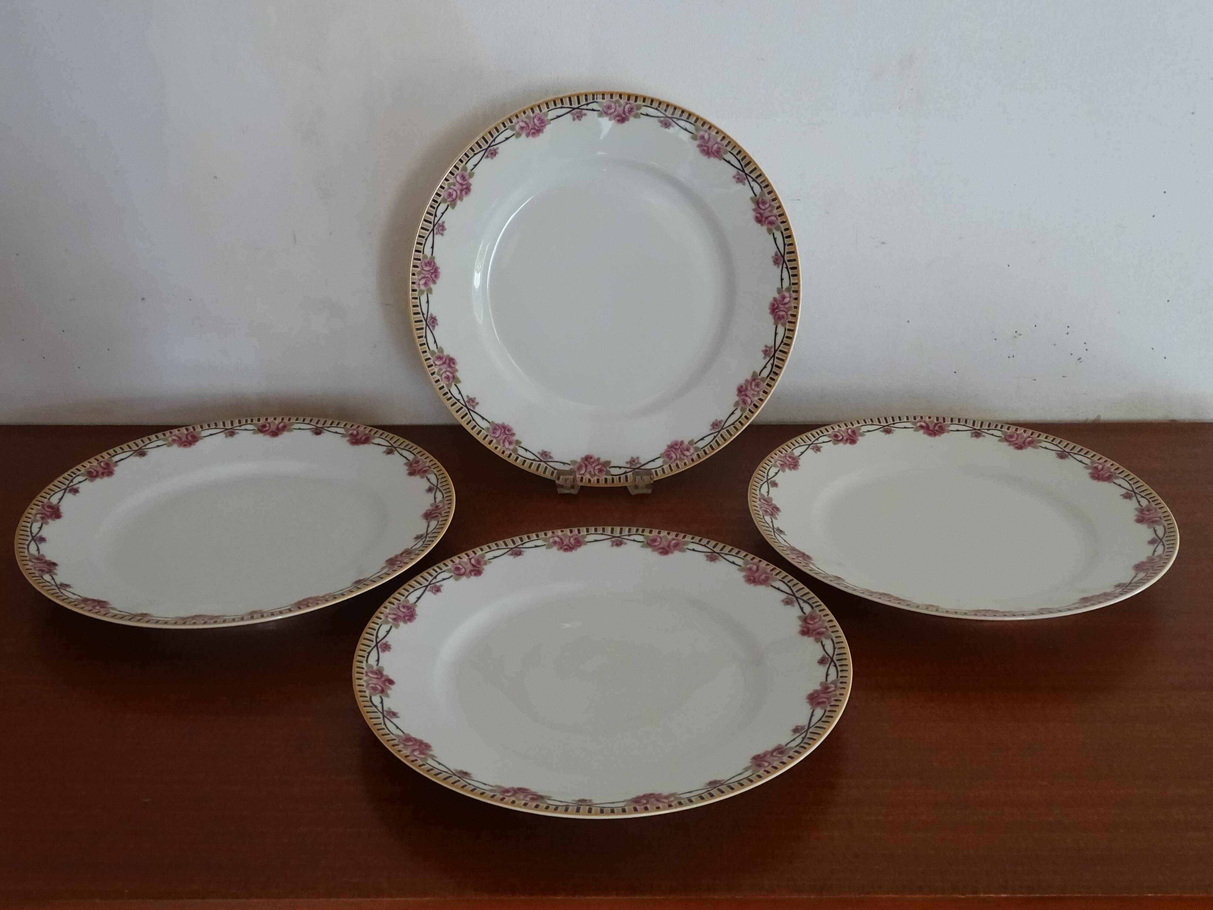 4 assiettes plates porcelaine Limoges Theodore Haviland motifs Art Deco Ø 24, cm
