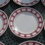 14 assiettes plates de chez badonvillier à damier bordeaux