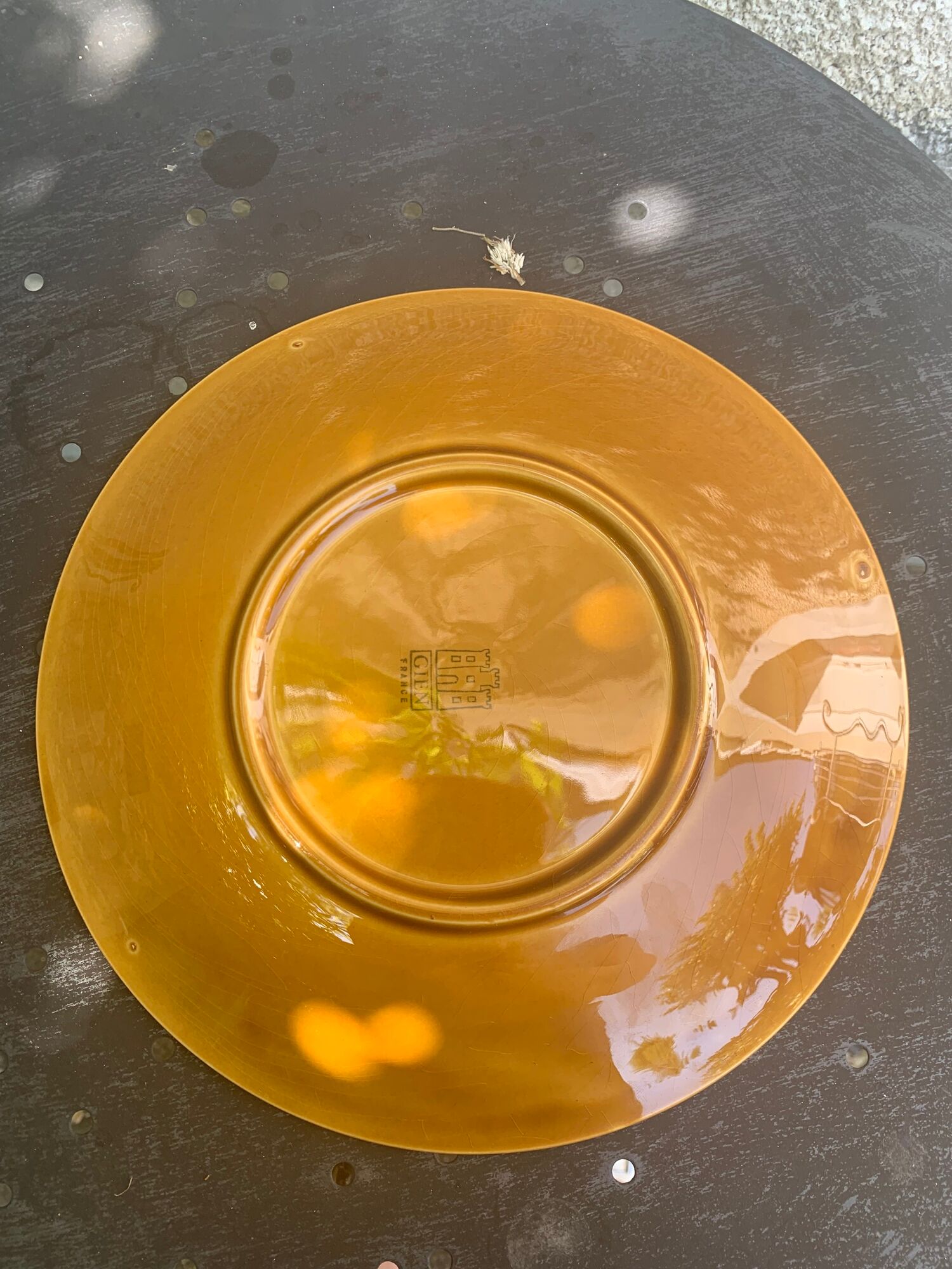 6 flat plates slip, enamelled ceramic ochre, mustard yellow, stamped Gien