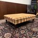 Grand pouf de table basse rembourré en anglais