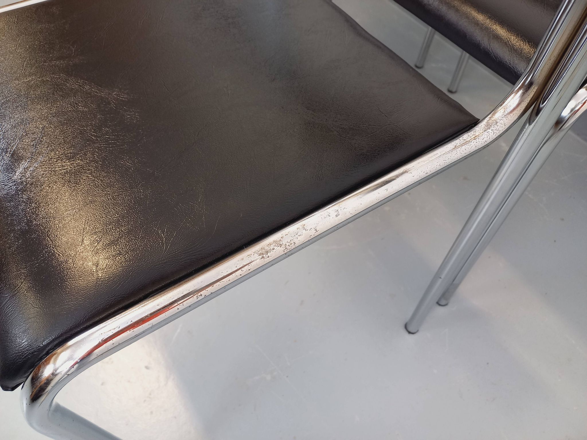 Set of 6 vintage Italian stackable chairs in chrome metal and skai.