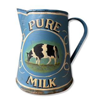 Ancien broc ou pot à lait en tôle peinte