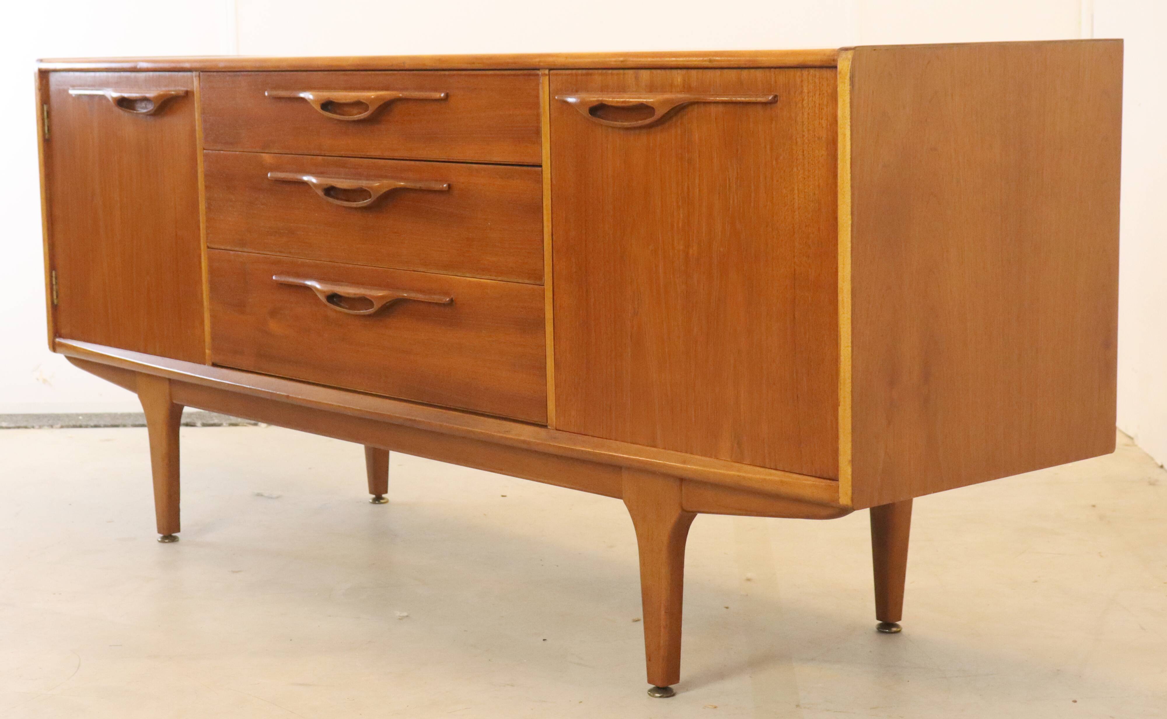 mid century modern teak Jentique sideboard 'Eyton' | 165.5 cm