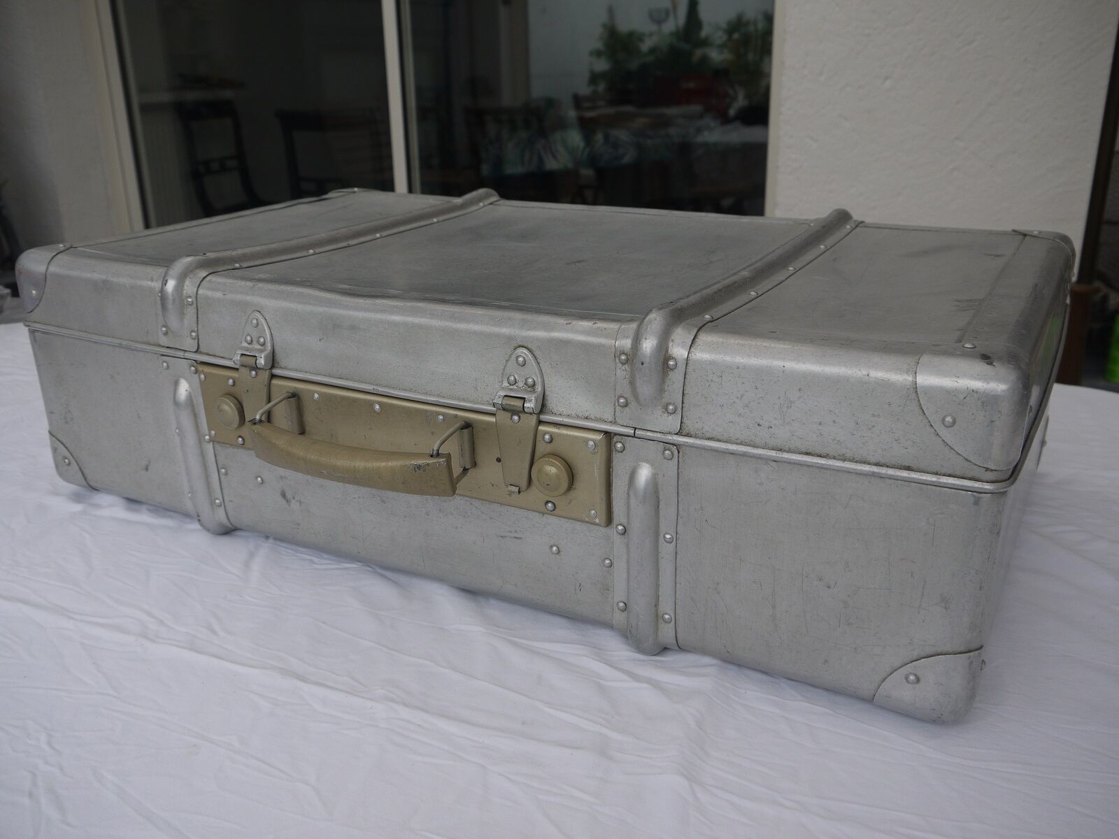 Beautiful fully metallic suitcase of the years 60