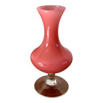 Vase en opaline rose bonbon années 50-60