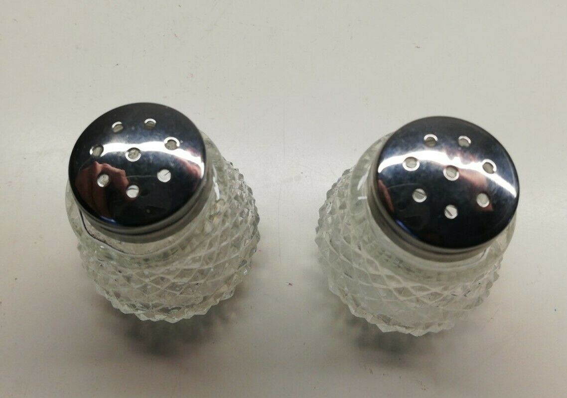Salière et poivrière en verre vintage