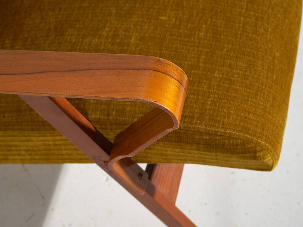 Set of two armchairs and pouf – Mid-century Modern (circa 1950). Three-piece set.