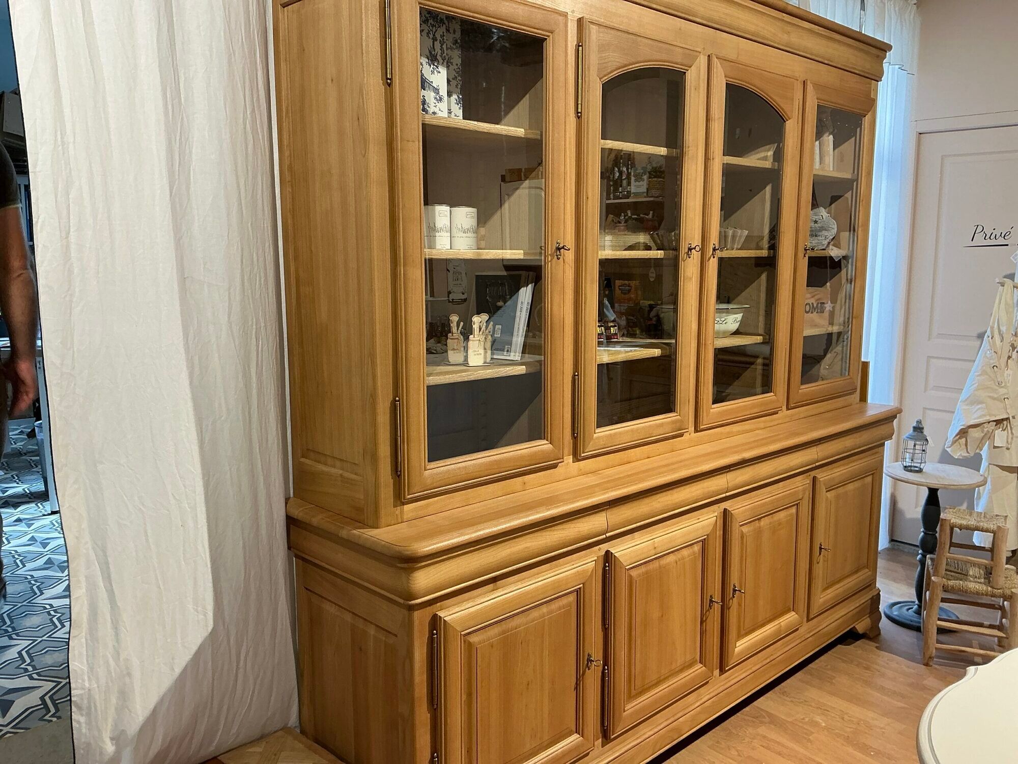 Display cabinet in solid cherry wood