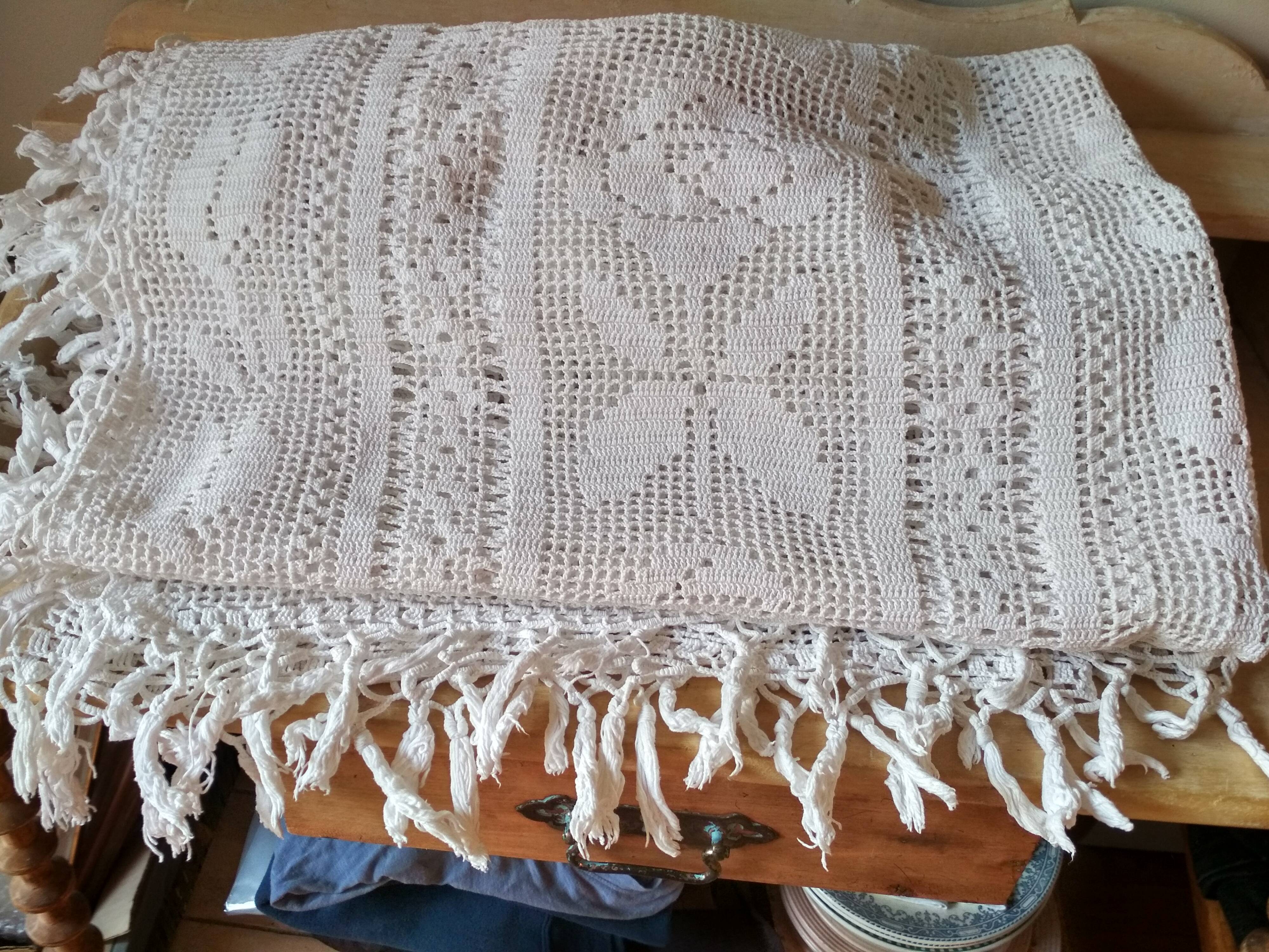 White cotton bedspread, Old crochet bed throw with flower patterns