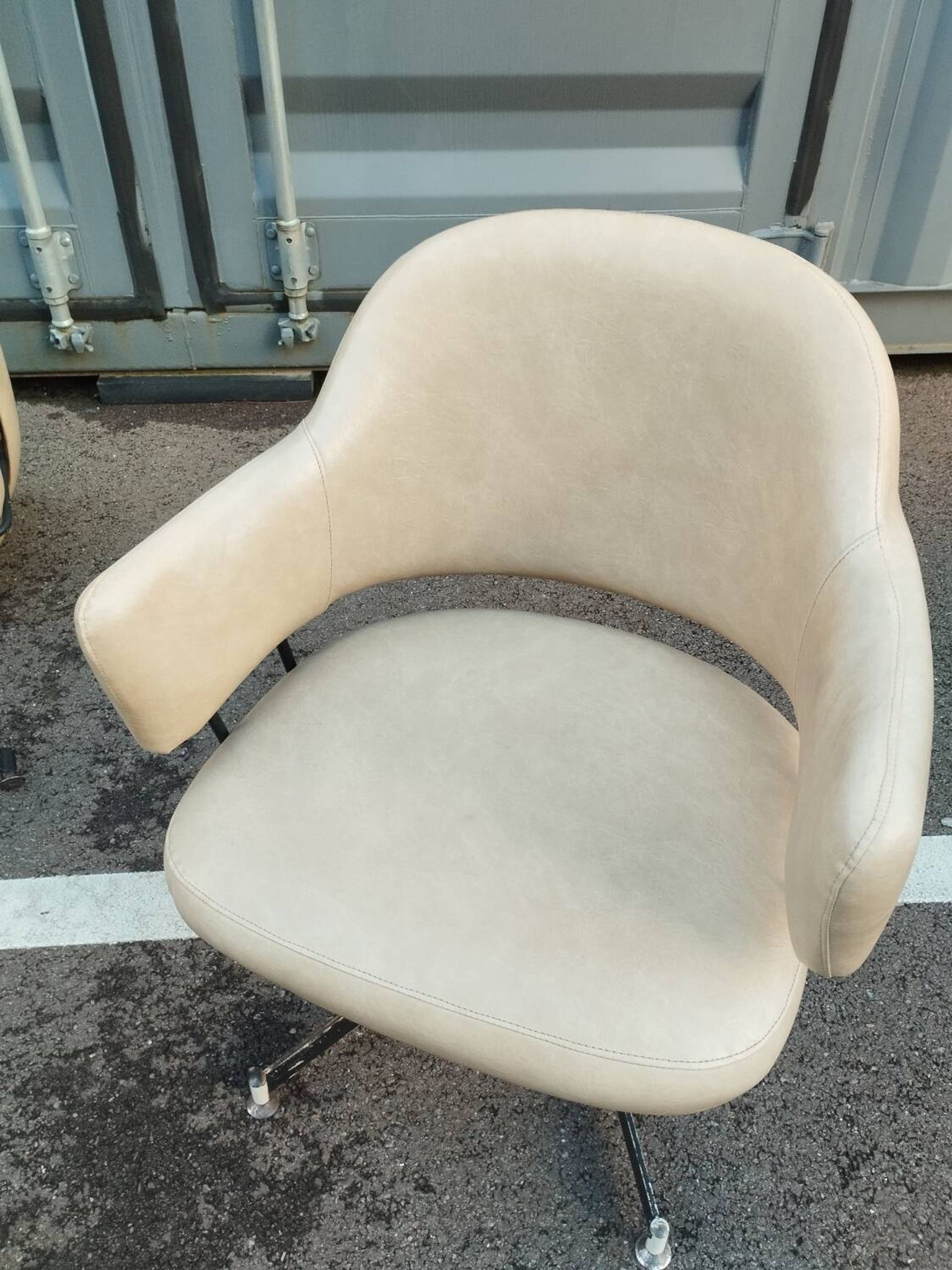 Paire de fauteuils anciens vintage