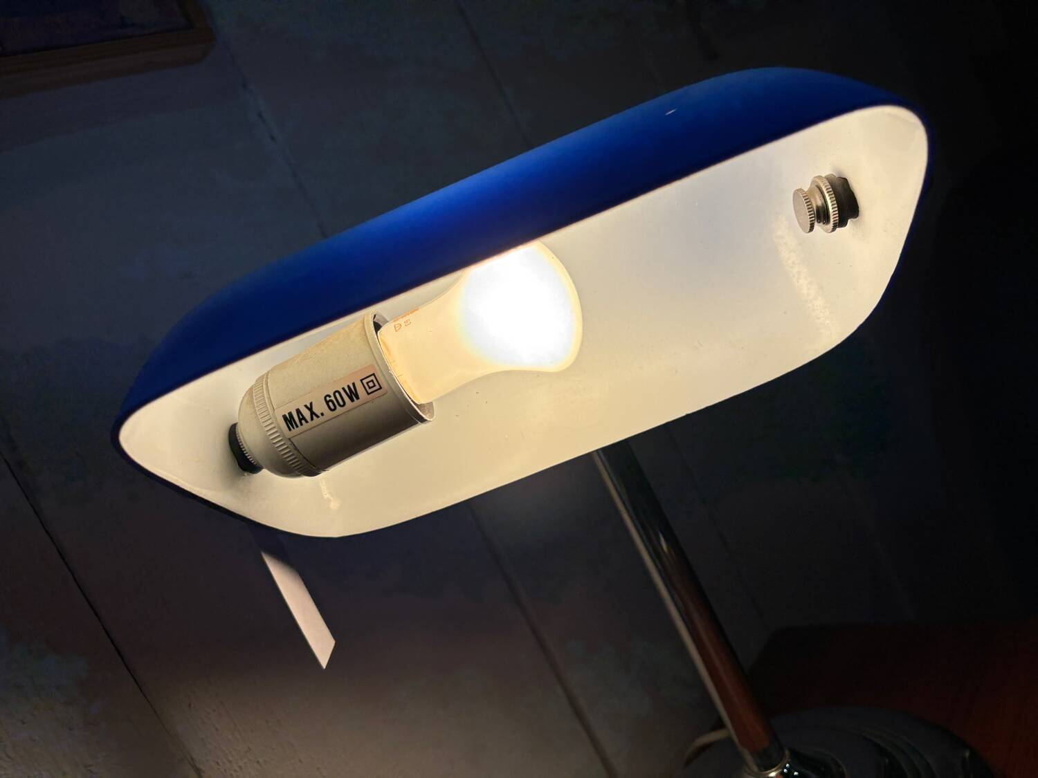 Desk lamp