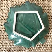 Beurrier en barbotine feuille et son couteau
