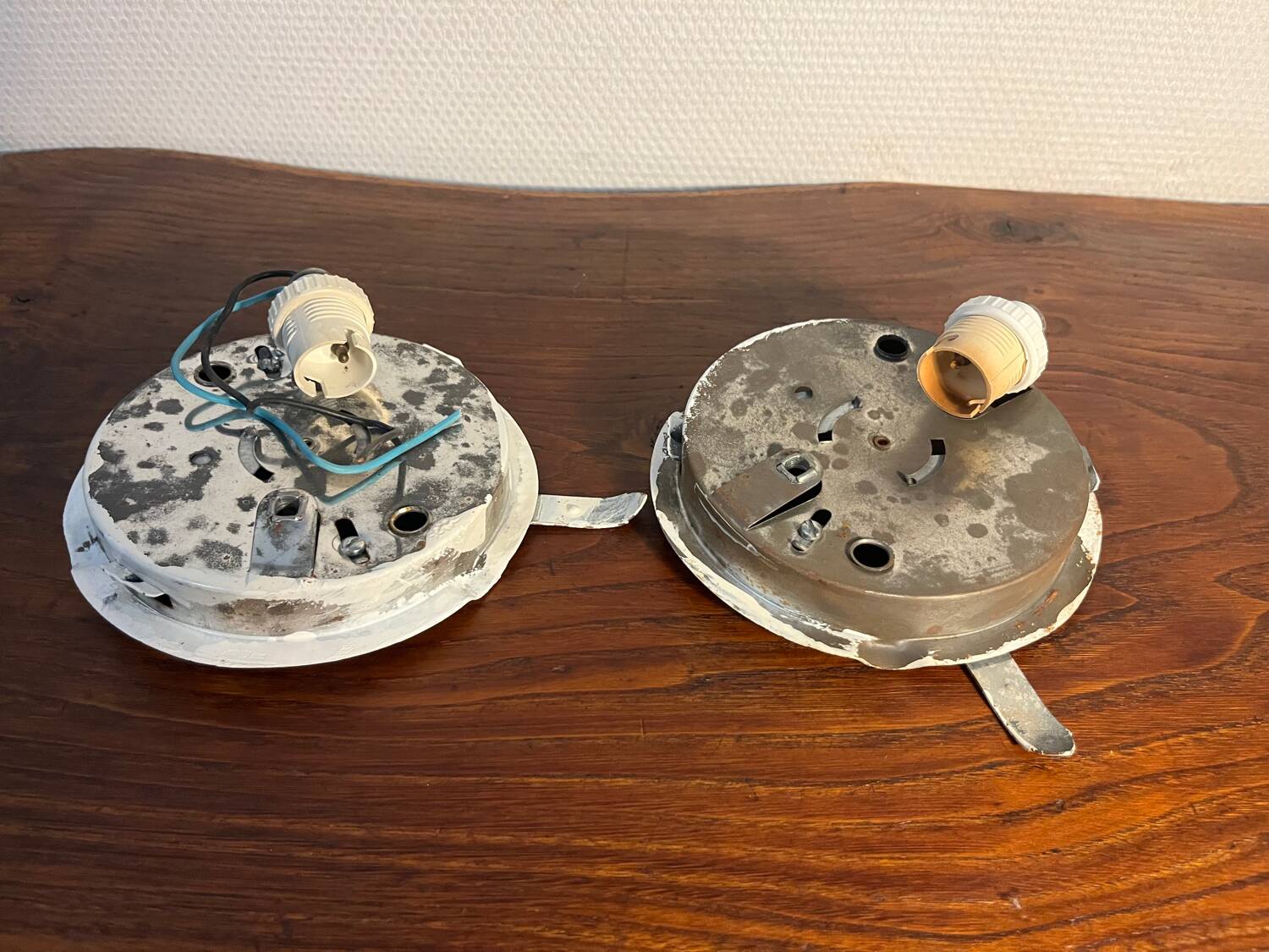 Paire d'appliques, plafonniers ronds en verre ciselé, années 60