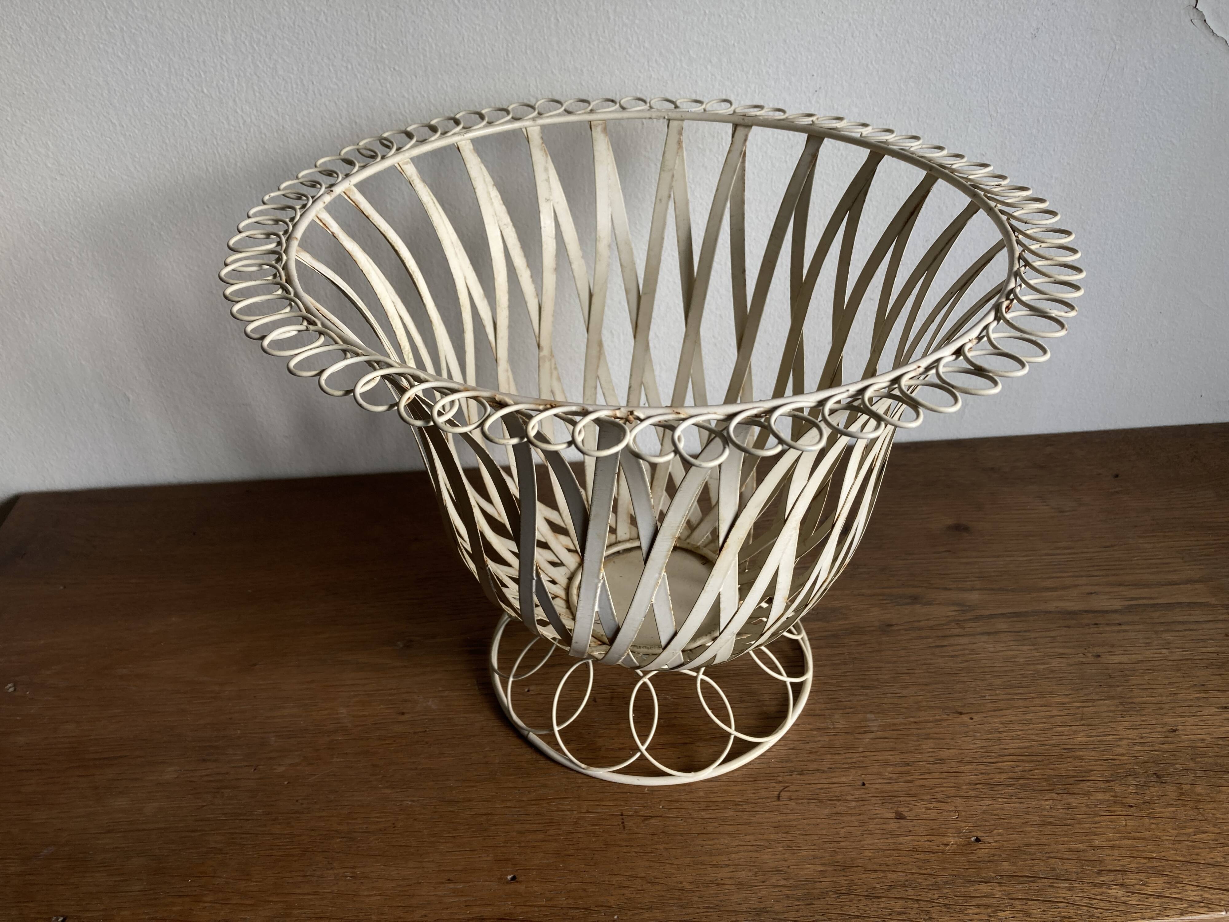 XXL Neoclassical Medici in Ivory Sheet Metal