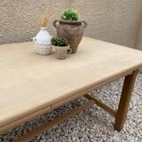 Stripped and extendable farm table