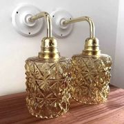 Paire d’appliques murales en verre doré