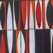 Capron. Table basse 'navette' en grès émaillé noir et rouge. Années 1960.