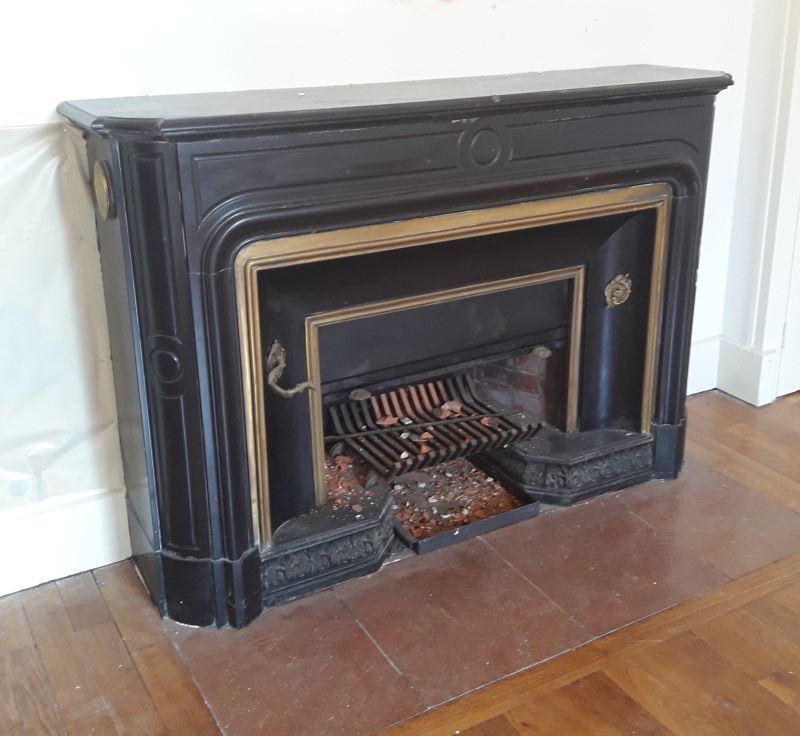 Fireplace XVIII° black marble louis XIV style with narrowed and floor slabs