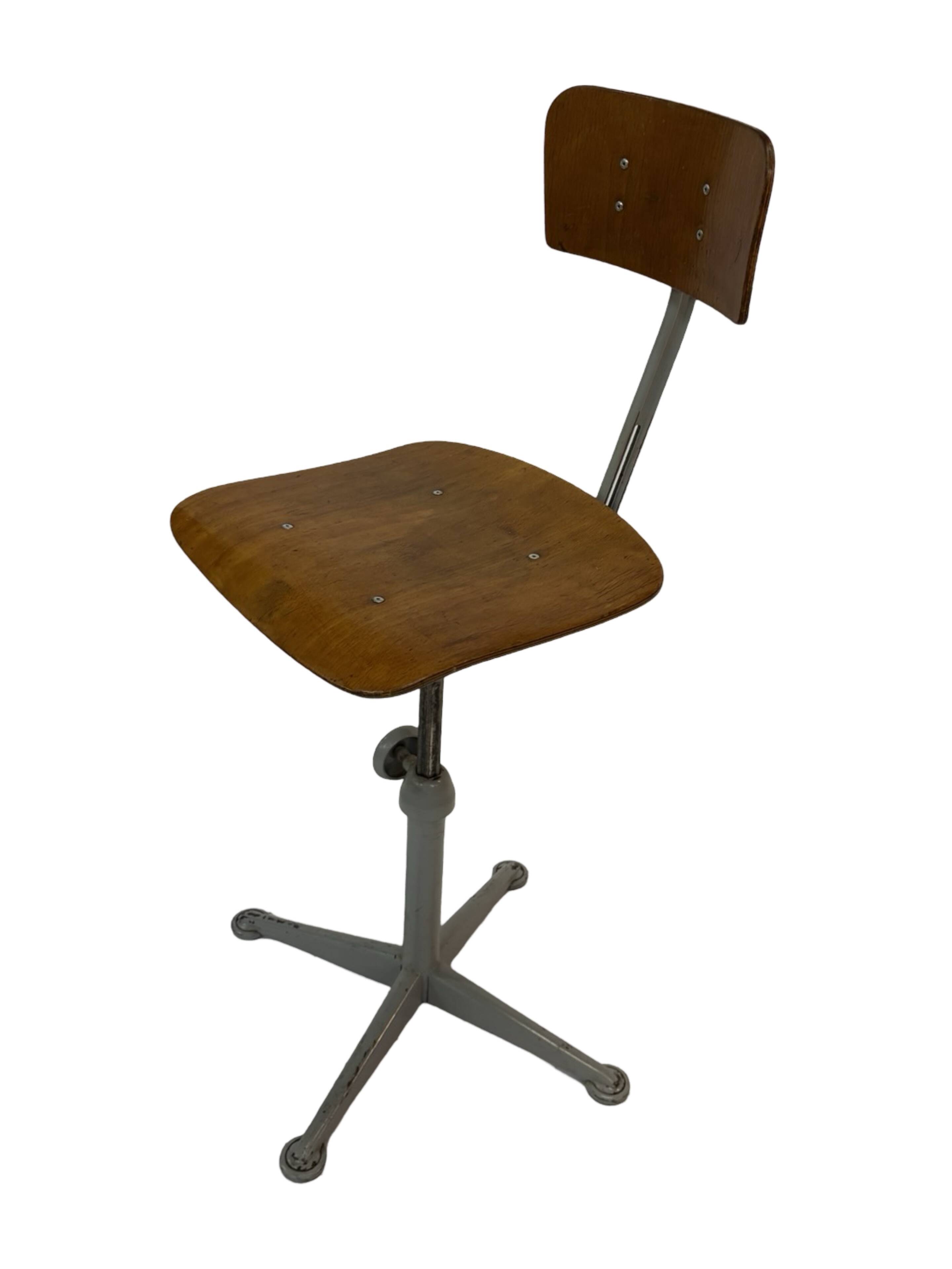 Vintage Friso Kramer chair from Ahrend de Cirkel dutch design