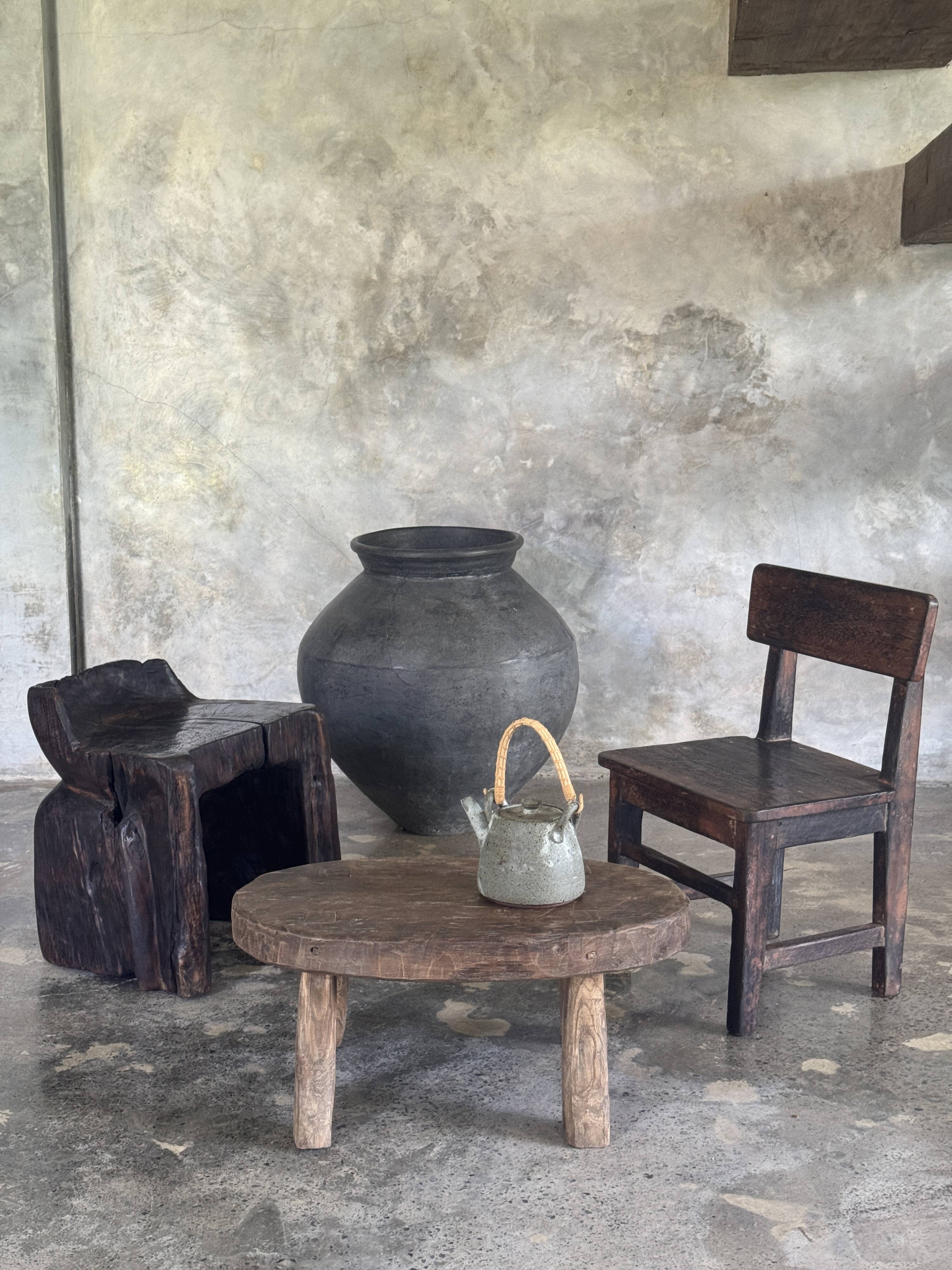 Stool, tabouret or low Japanese-style armchair in brutalist monoxyle radica.