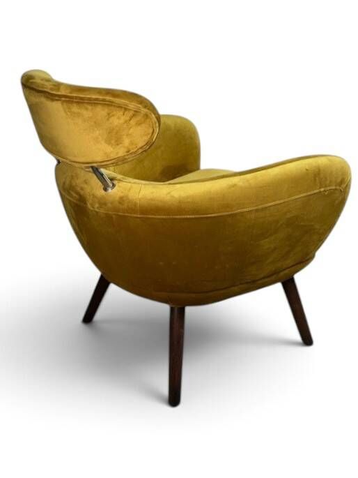 Vintage pair of mustard velvet armchairs from the 20th century.