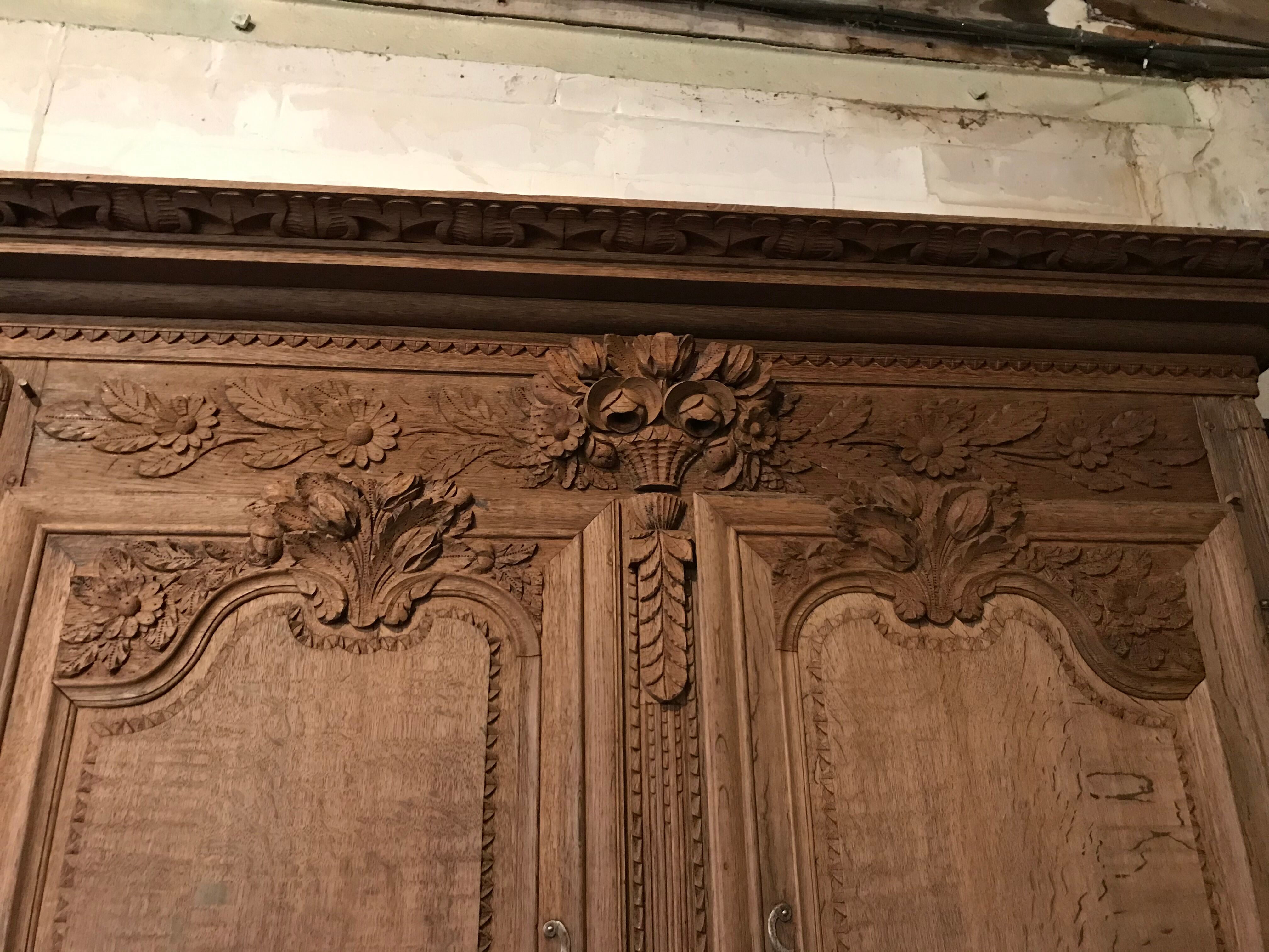 Armoire normande décapée en chêne