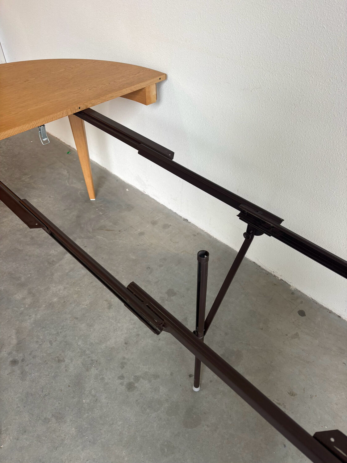 Vintage extendable round dining table Omann Jun