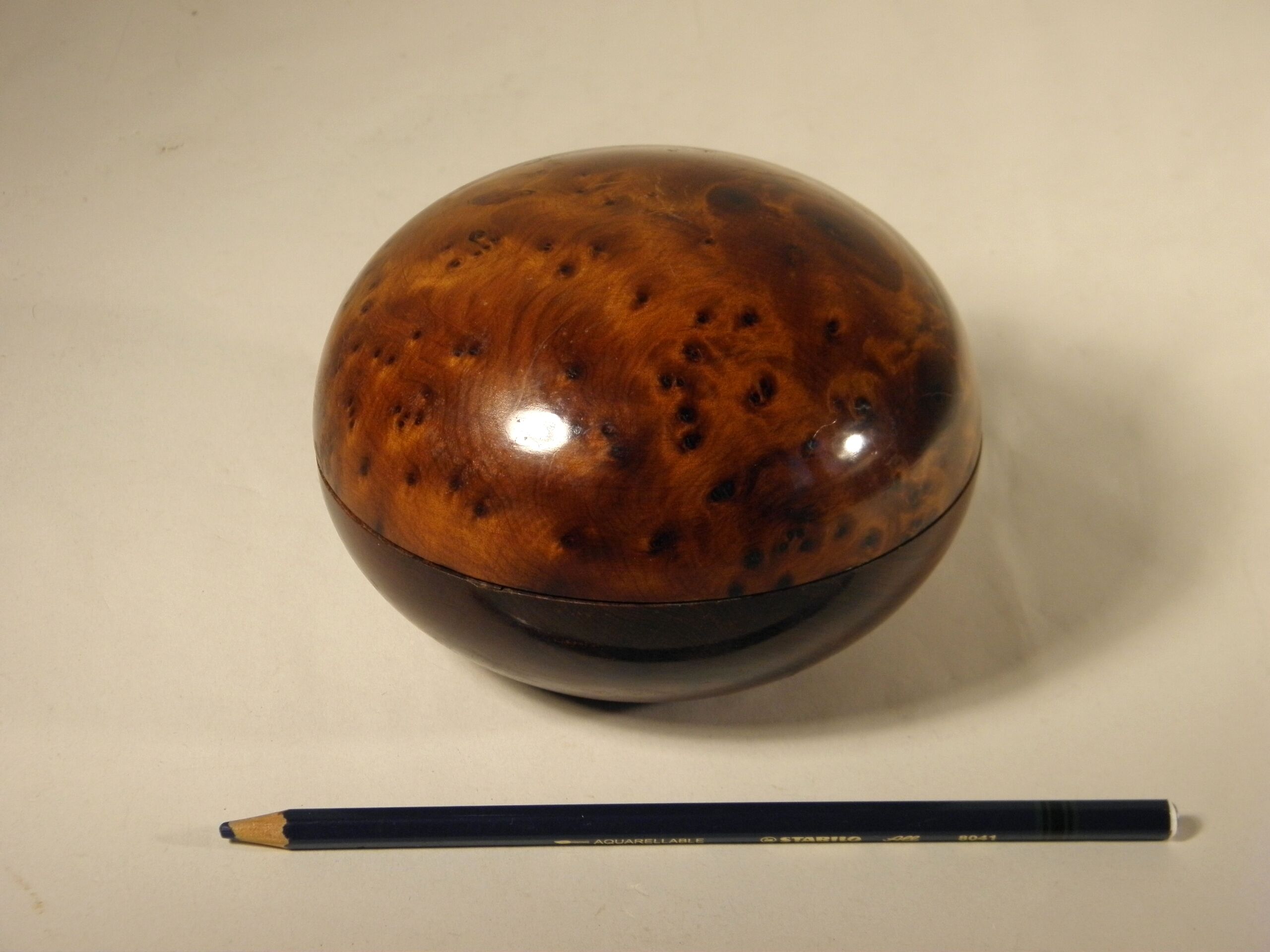 Cedar magnifying glass box