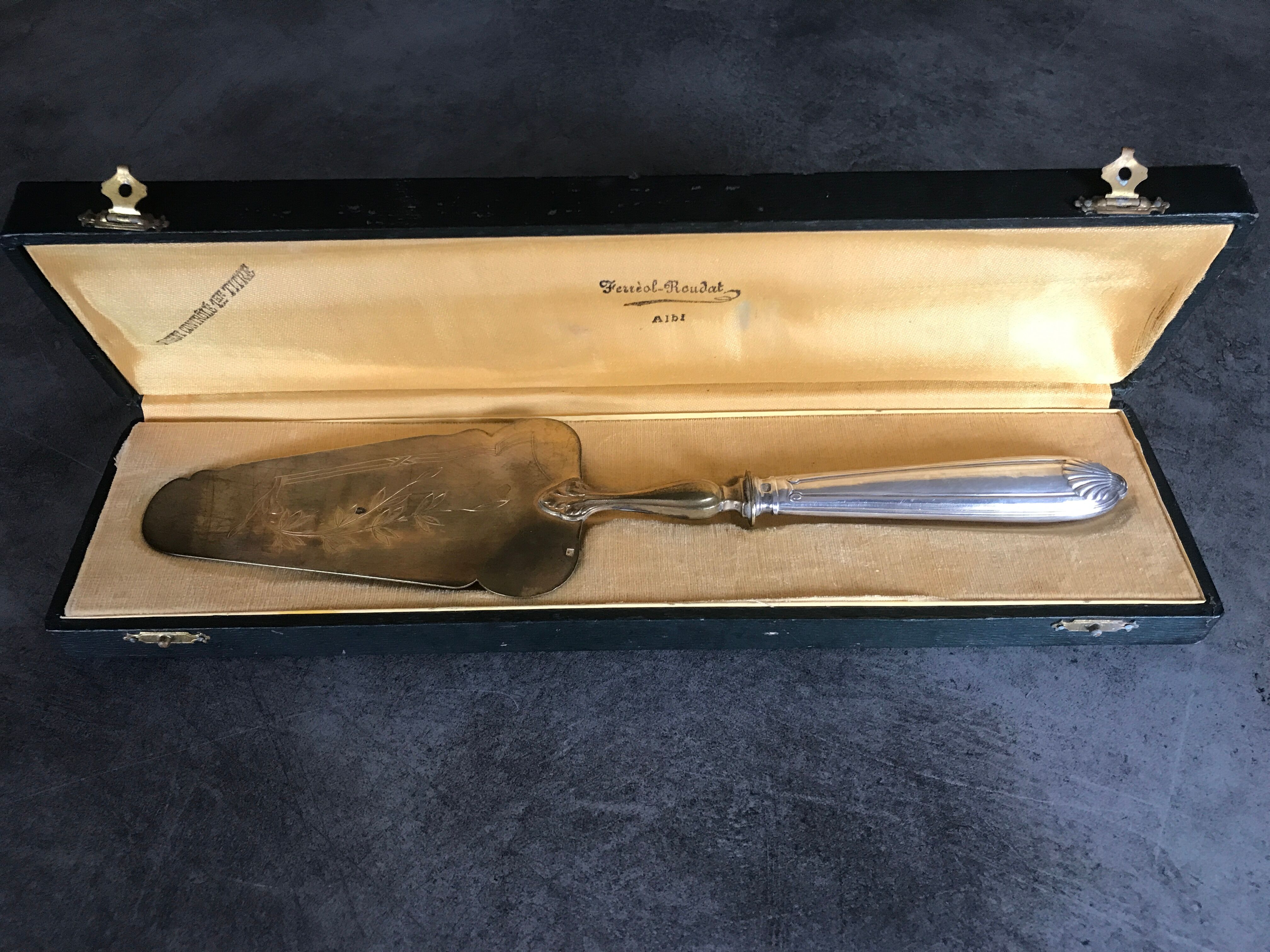 ANTIQUE SILVER PIE AND GOLDEN METAL SHOVEL in FÉRRÉOL-Boudat BOX