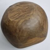 Saladier sculpté en bois d'olivier, signé