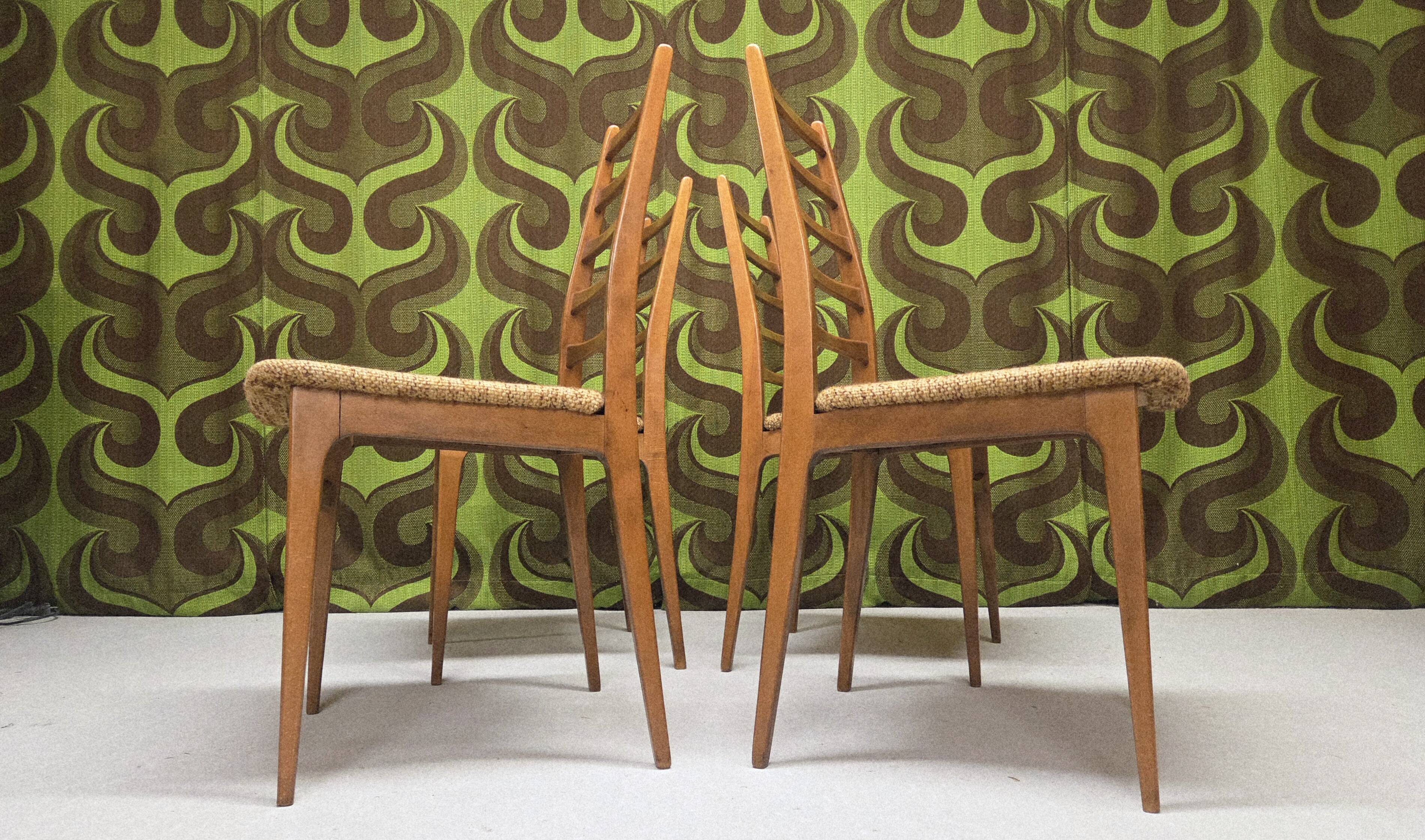 Lot 4 chaises scandinave 1970"