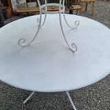Iron store presentation table