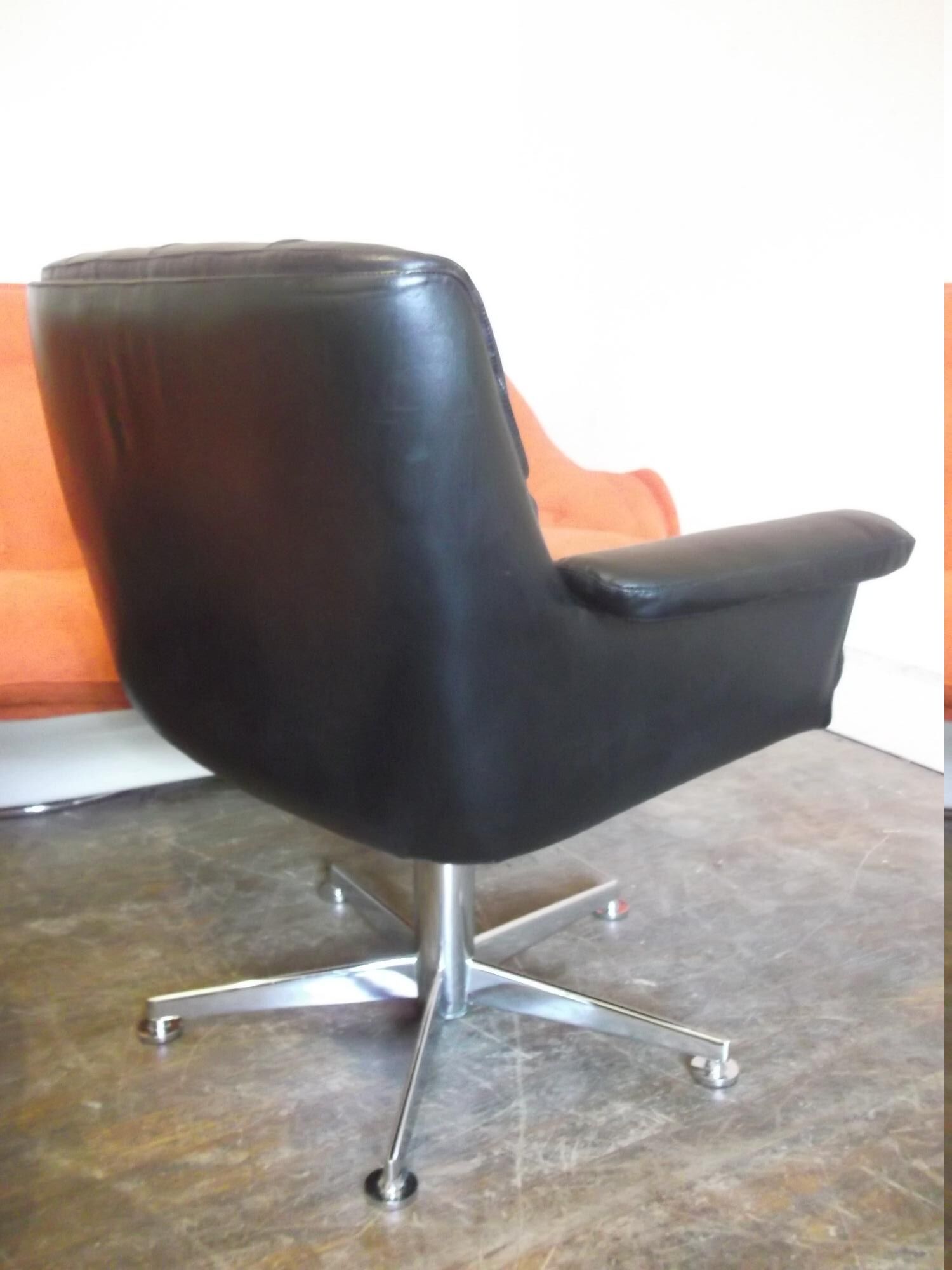 Airborne swivel armchair, 1970