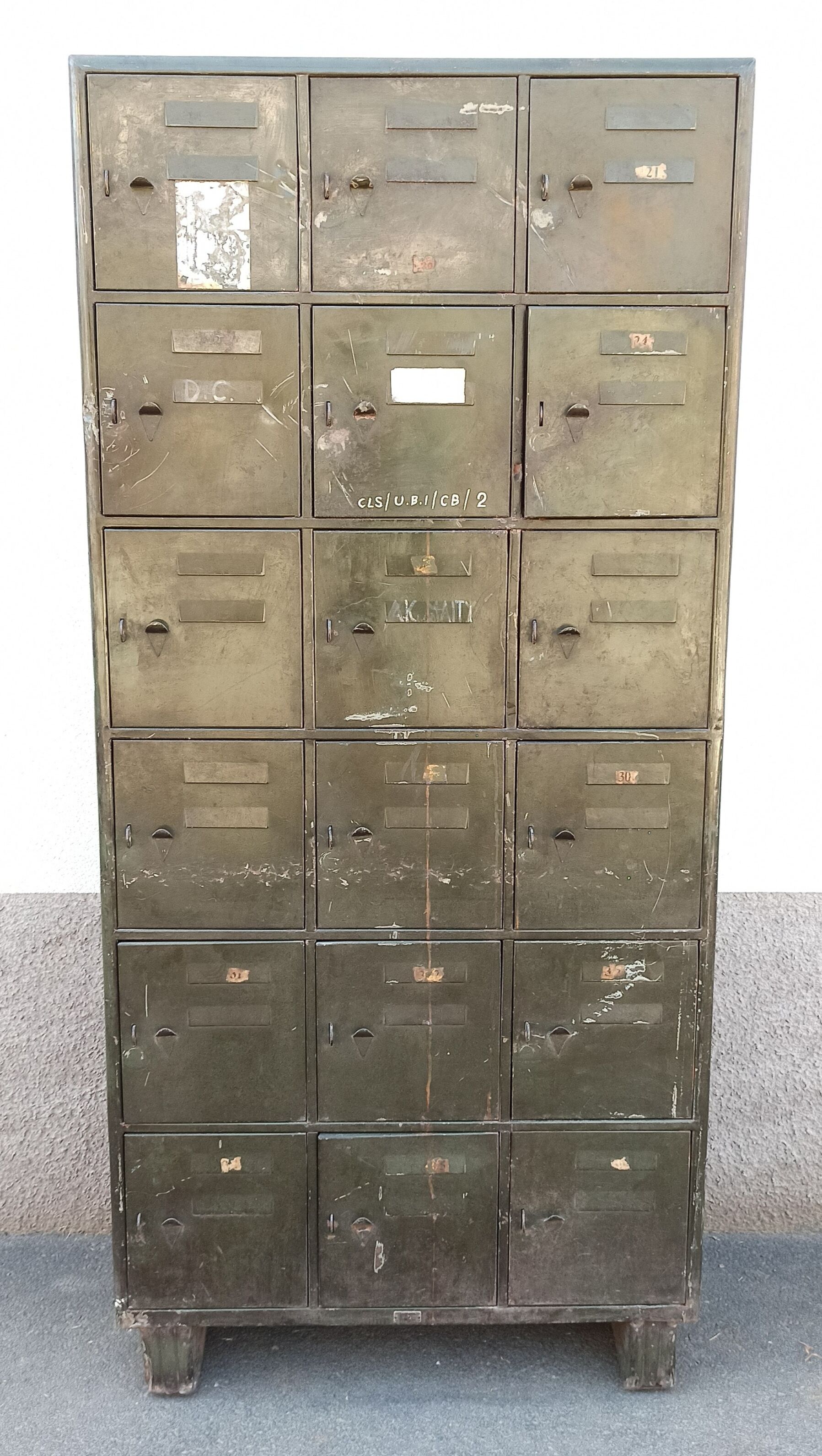 Antique metal cabinet - 18 lockers