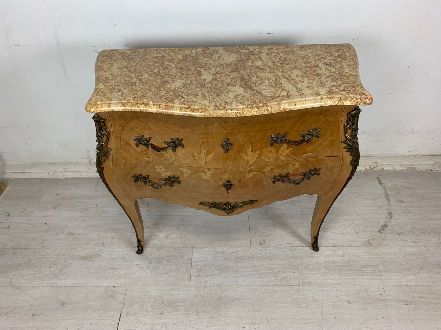 Commode de style louis XV