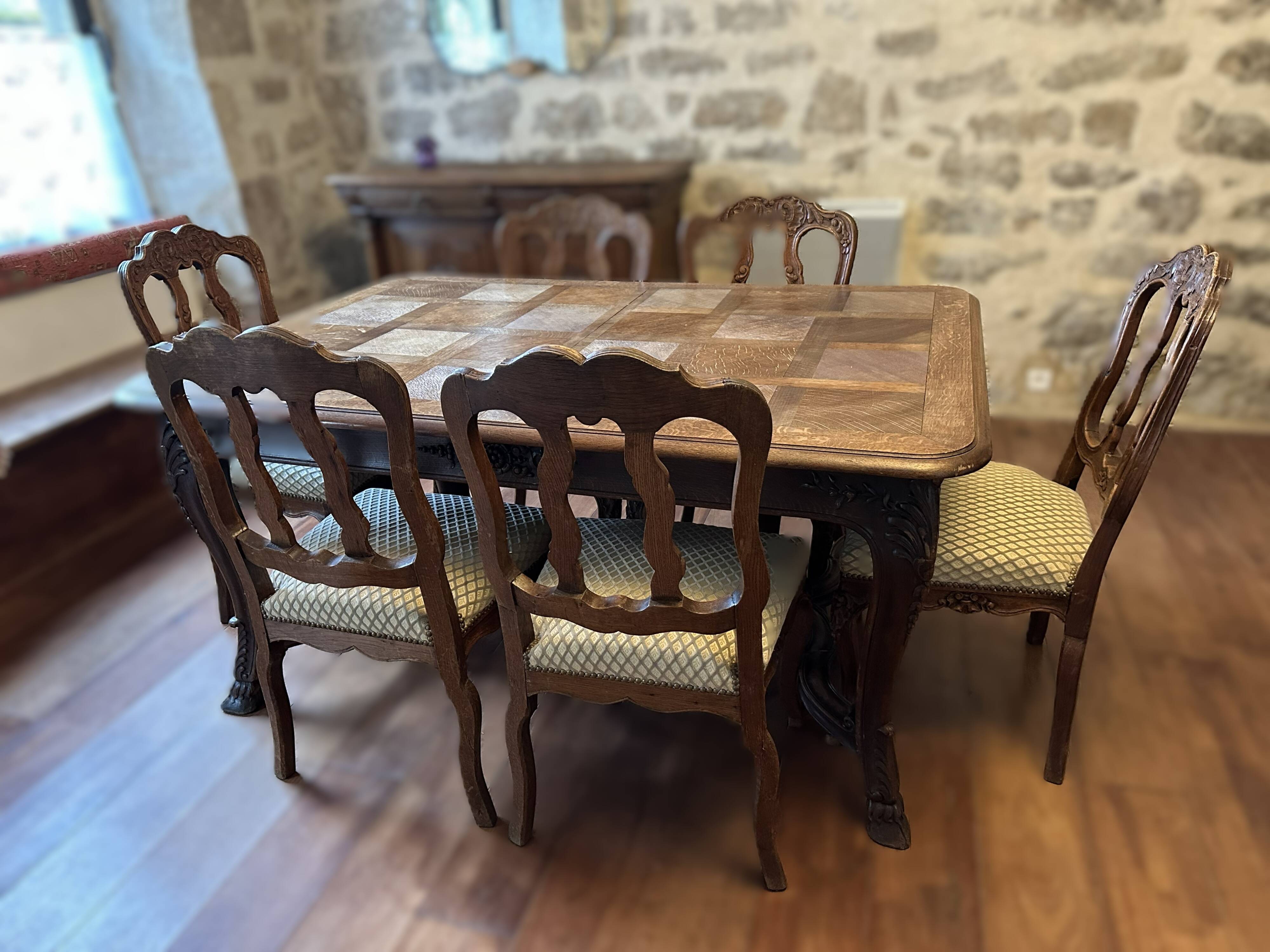 Antique dining set. Table 1.58 m x 1.10 m + 6 chairs from the 1920s.