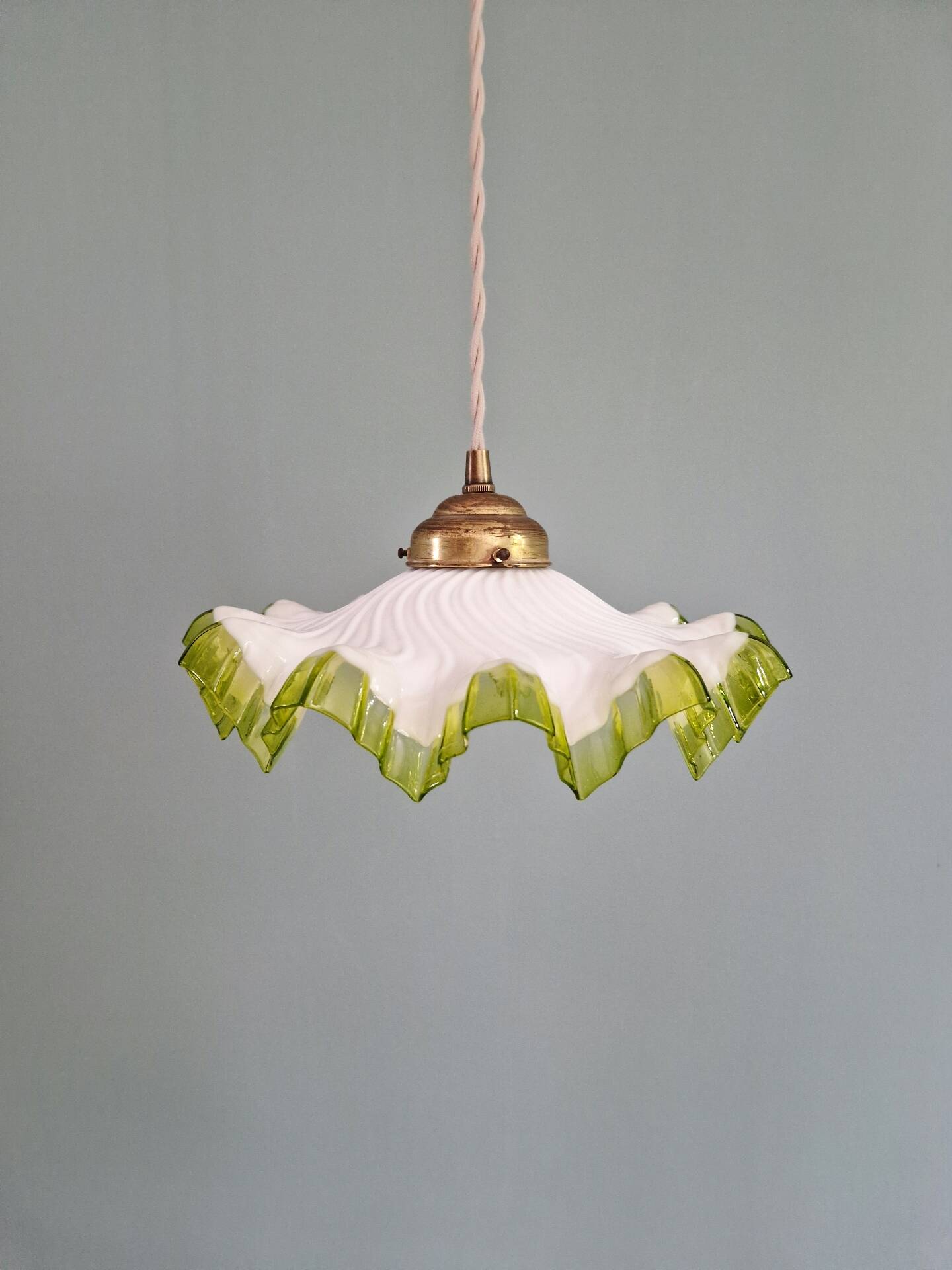 Art Deco suspension in white opaline with a scalloped design, 1920-30.