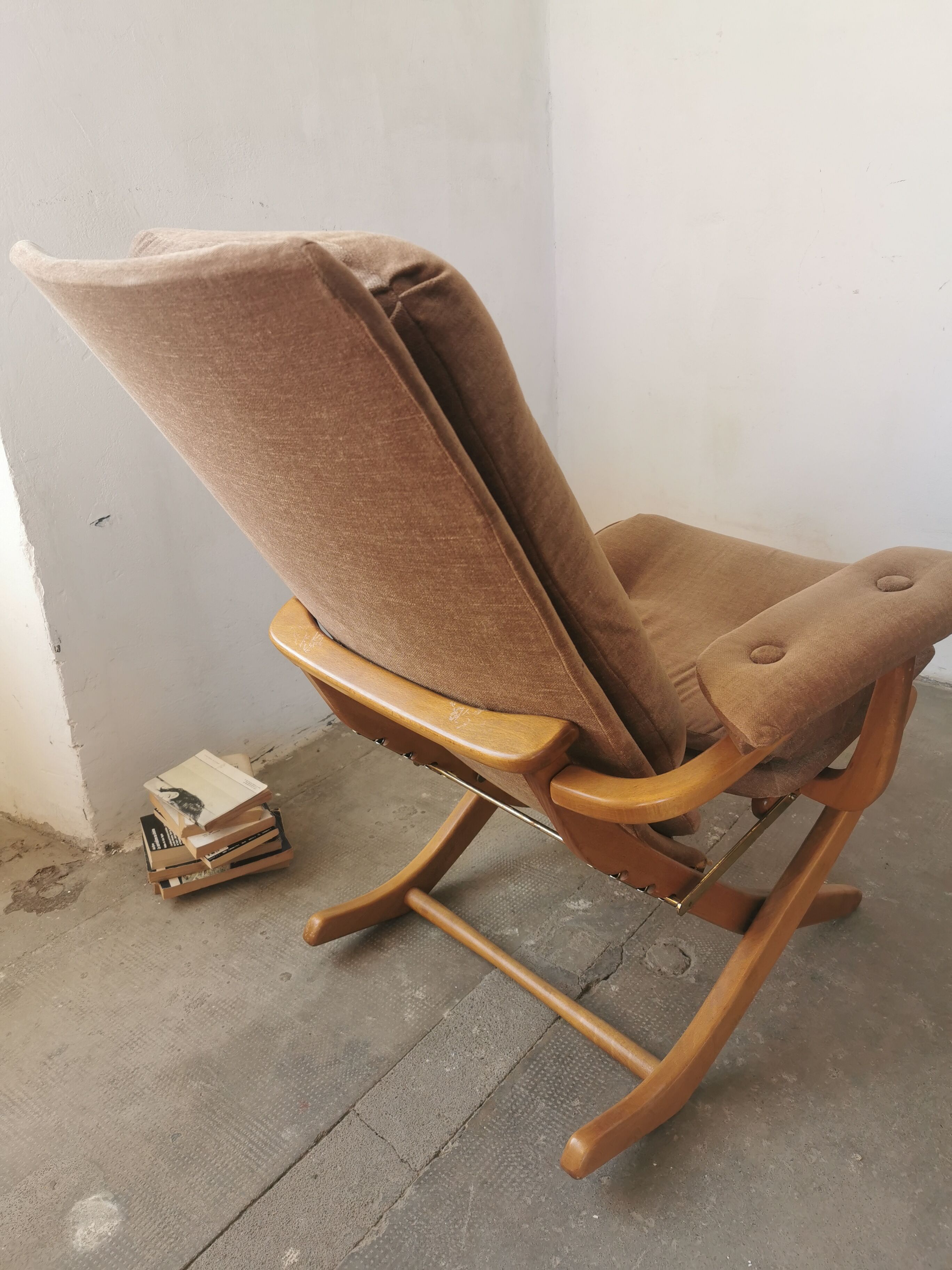 Relax armchair and its velvet ottoman from the 70s /80