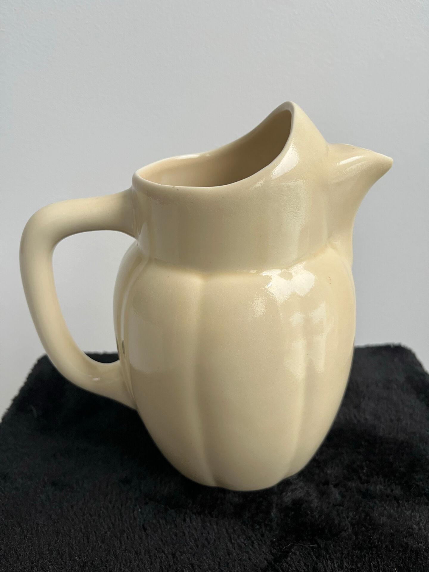 Ivory ceramic jug "La Sté Uzienne"