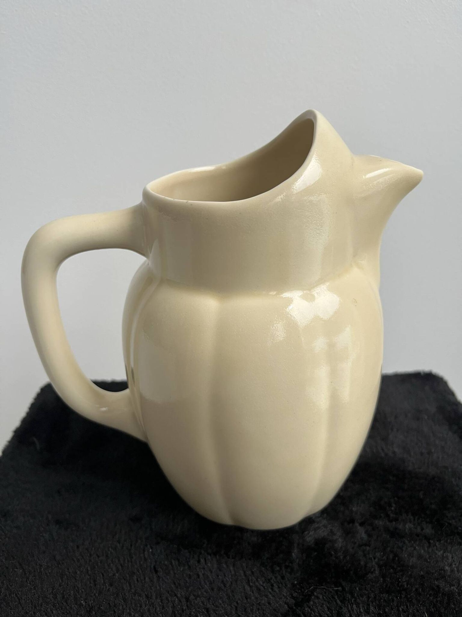 Ivory ceramic jug "La Sté Uzienne"