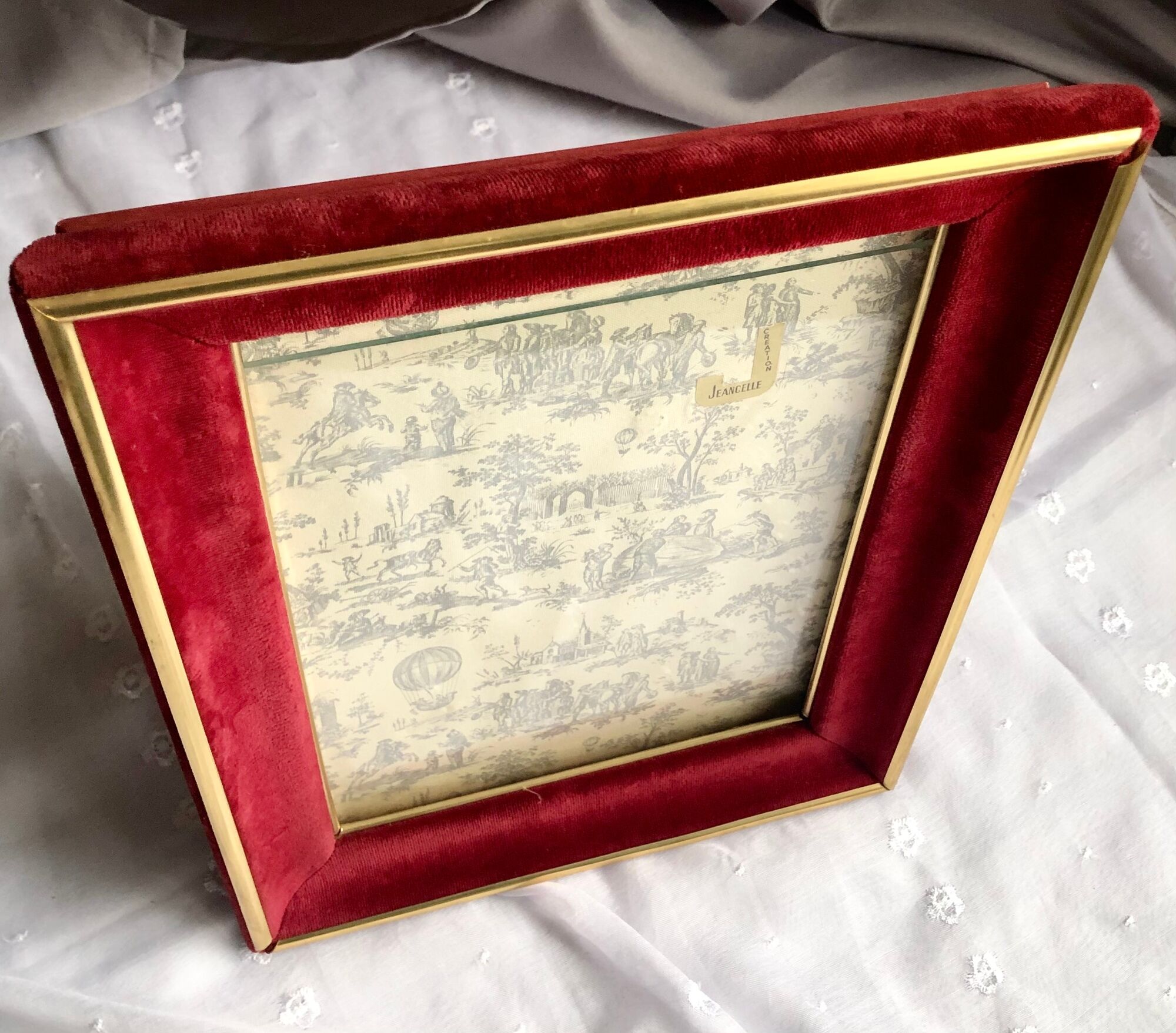 Photo frame in red velvet Bordeaux CREATION JEANCELLE - Vintage 50s